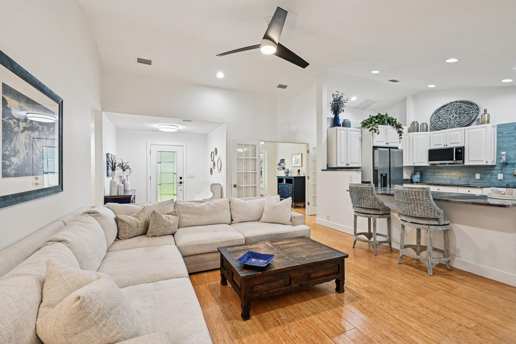 Image 9 of 68 For 6364 Putnam St