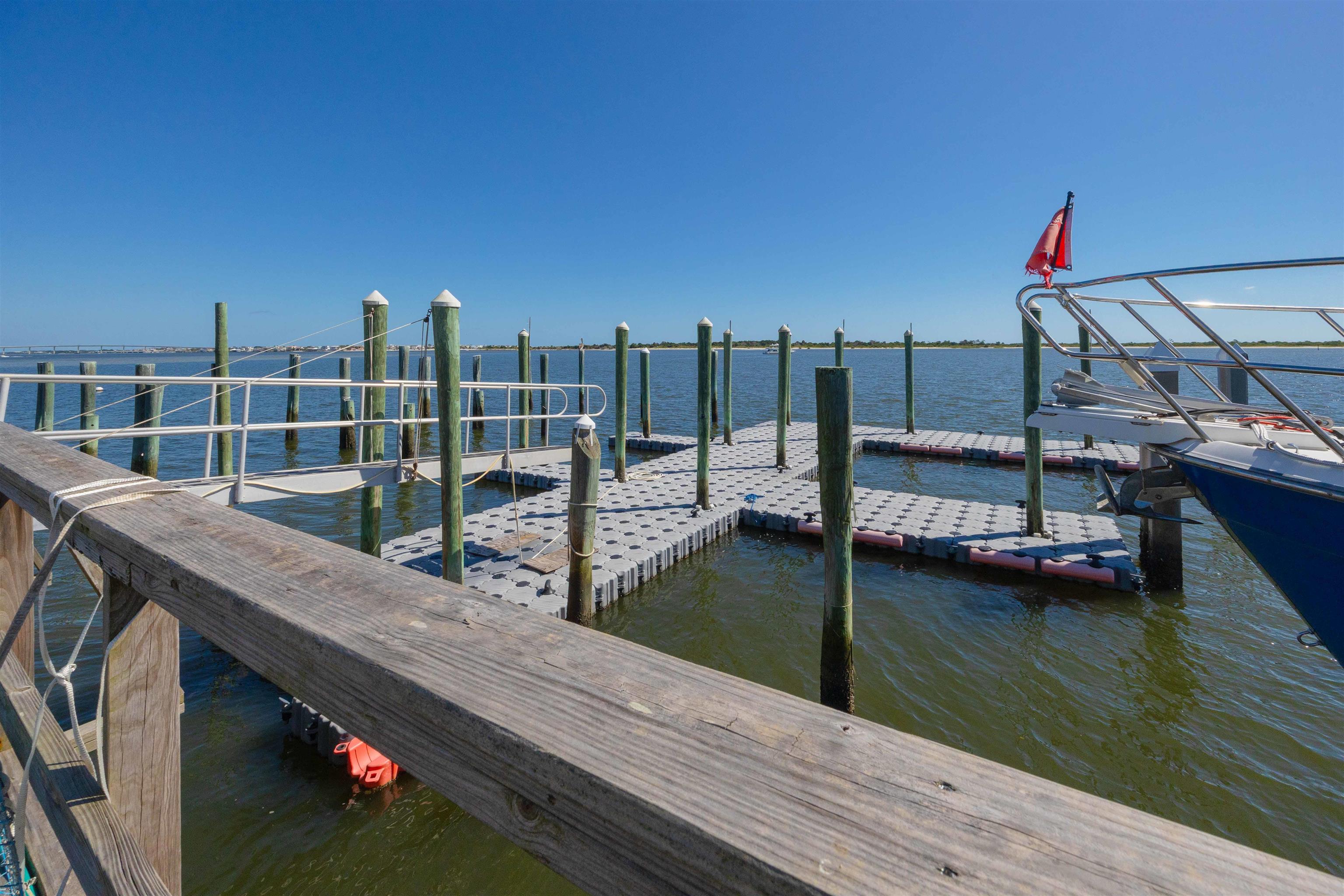 Image 10 of 47 For 124 Inlet Dr.