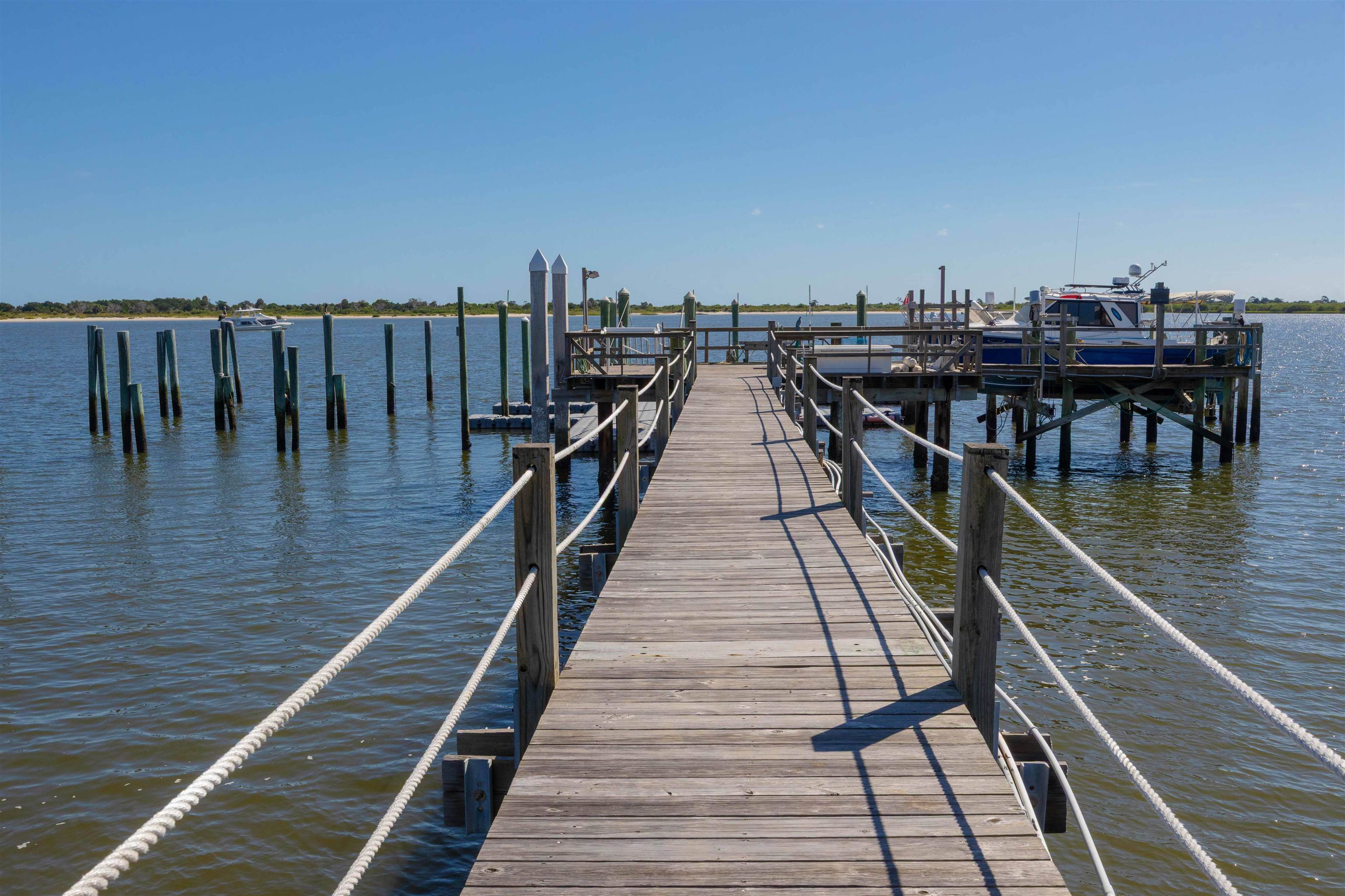 Image 12 of 47 For 124 Inlet Dr.