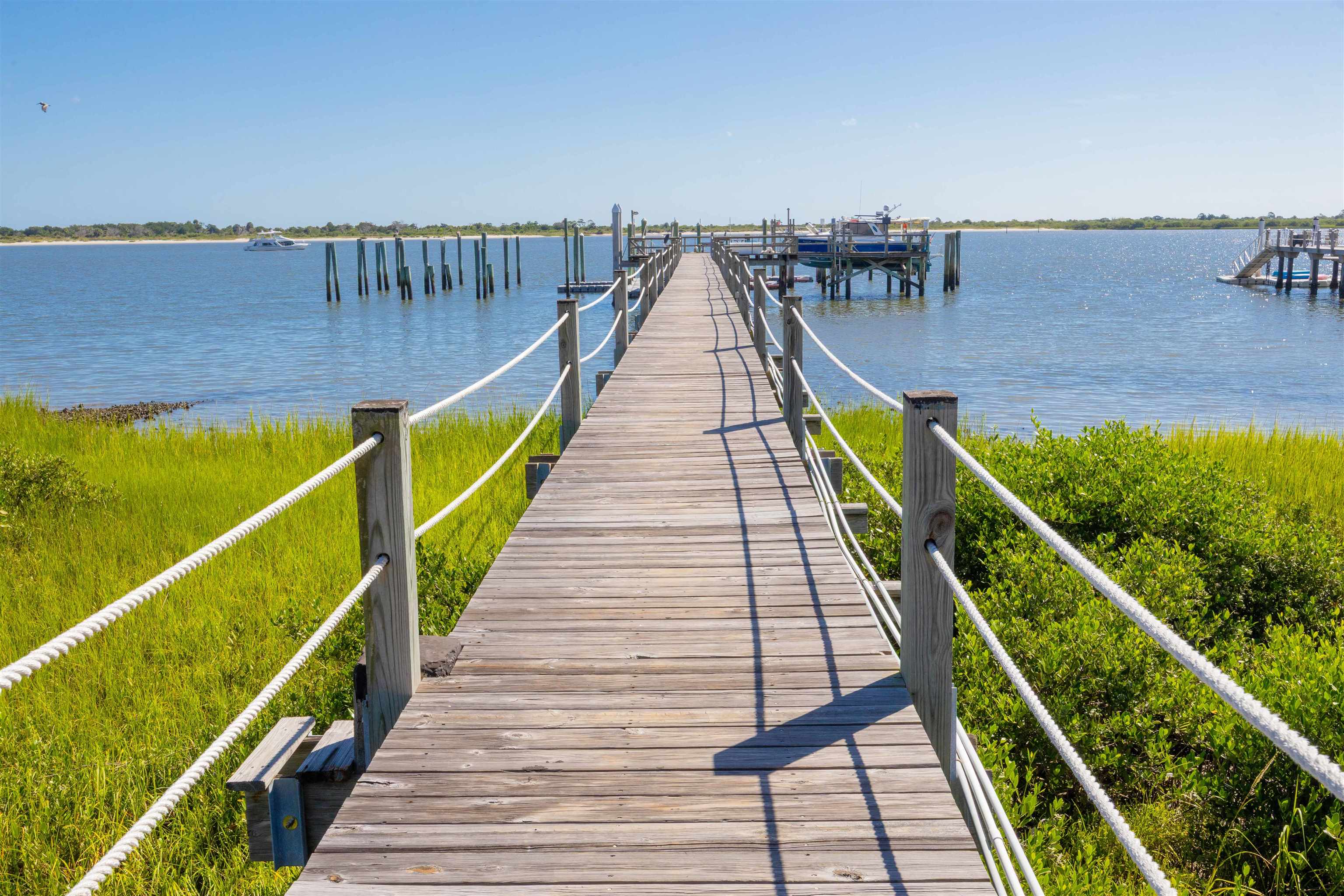 Image 4 of 47 For 124 Inlet Dr.