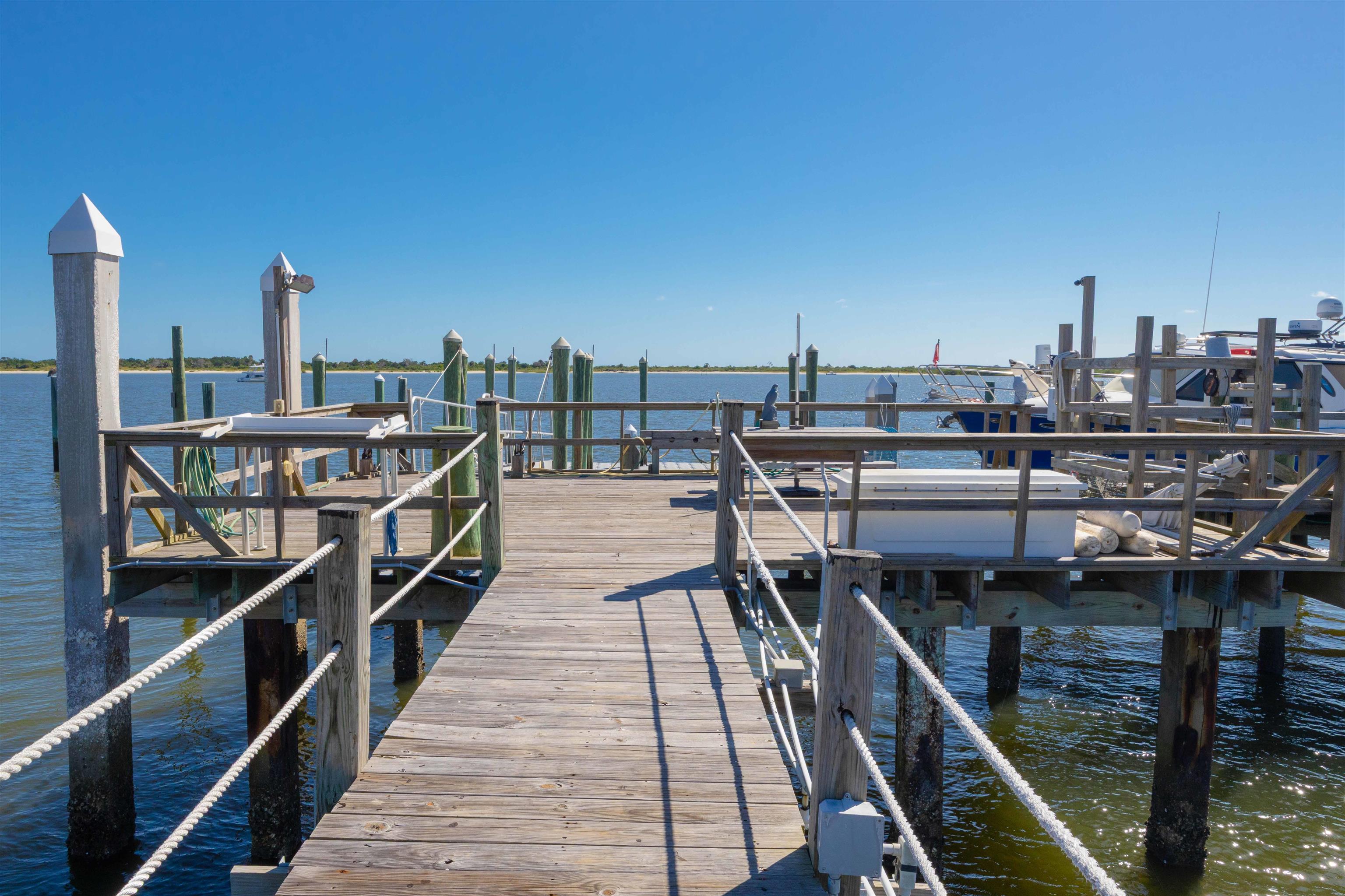 Image 5 of 47 For 124 Inlet Dr.