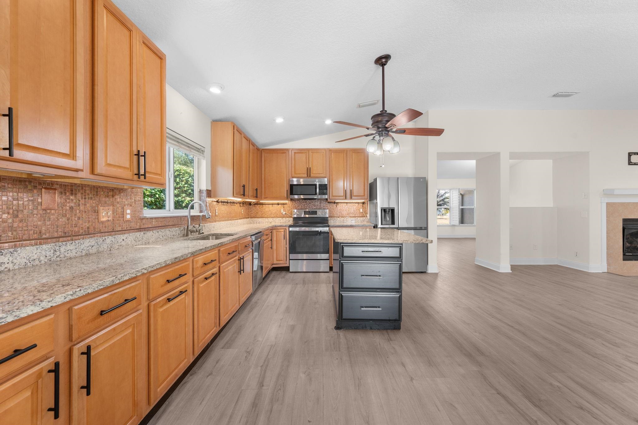 Image 14 of 63 For 4105 Palmetto Bay Dr