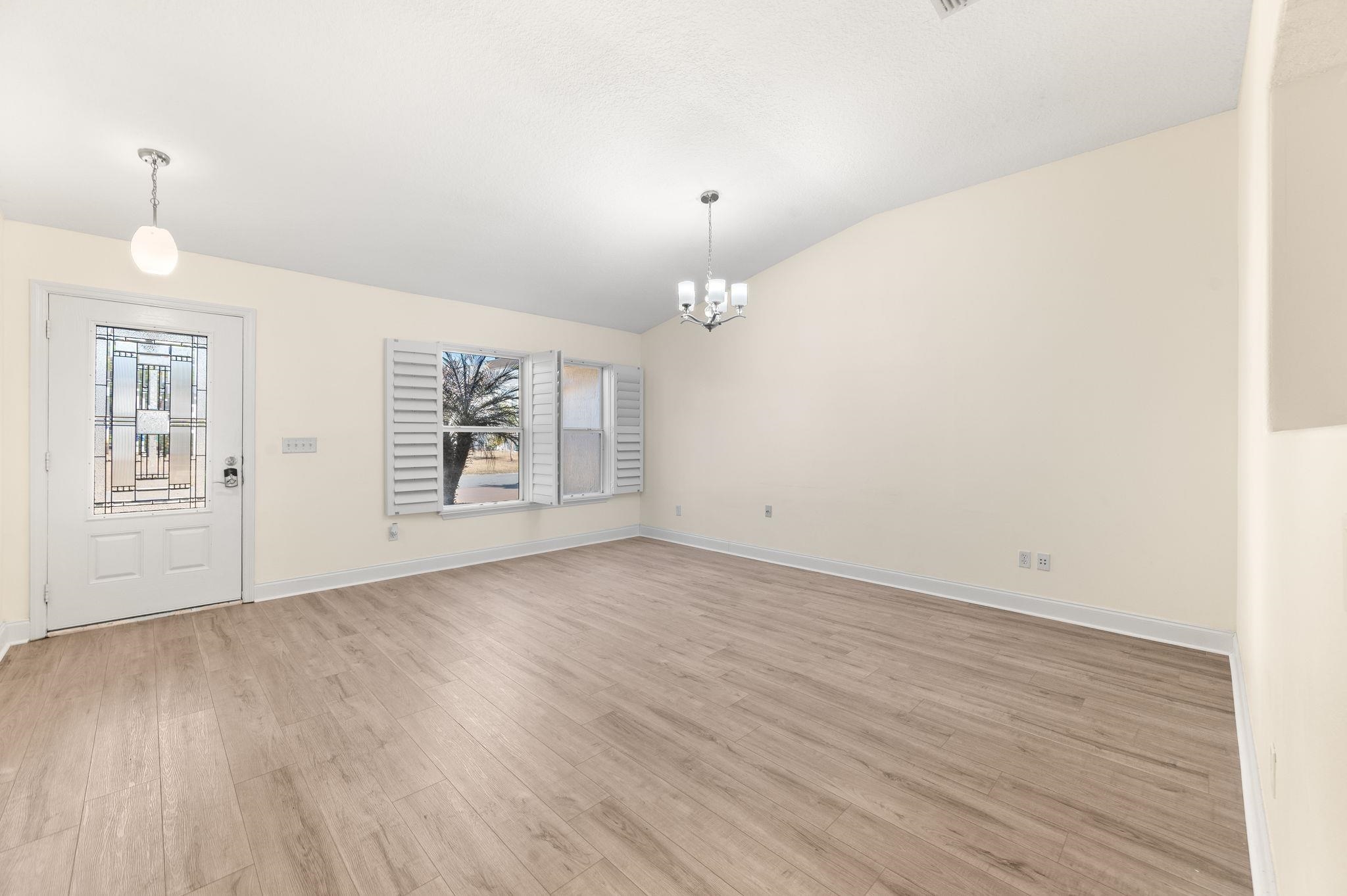 Image 4 of 63 For 4105 Palmetto Bay Dr