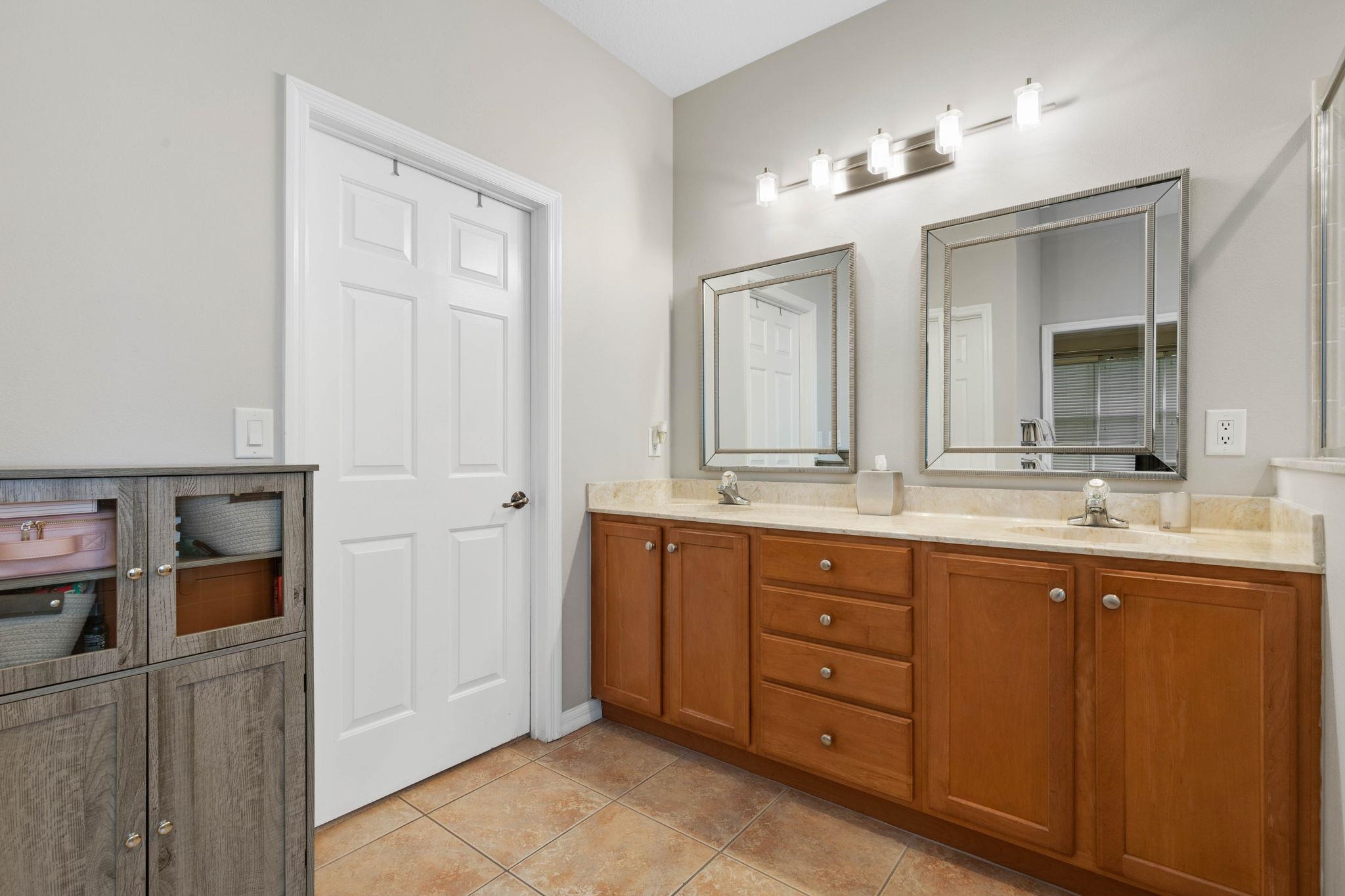 Image 24 of 54 For 21 Whitehall Ct