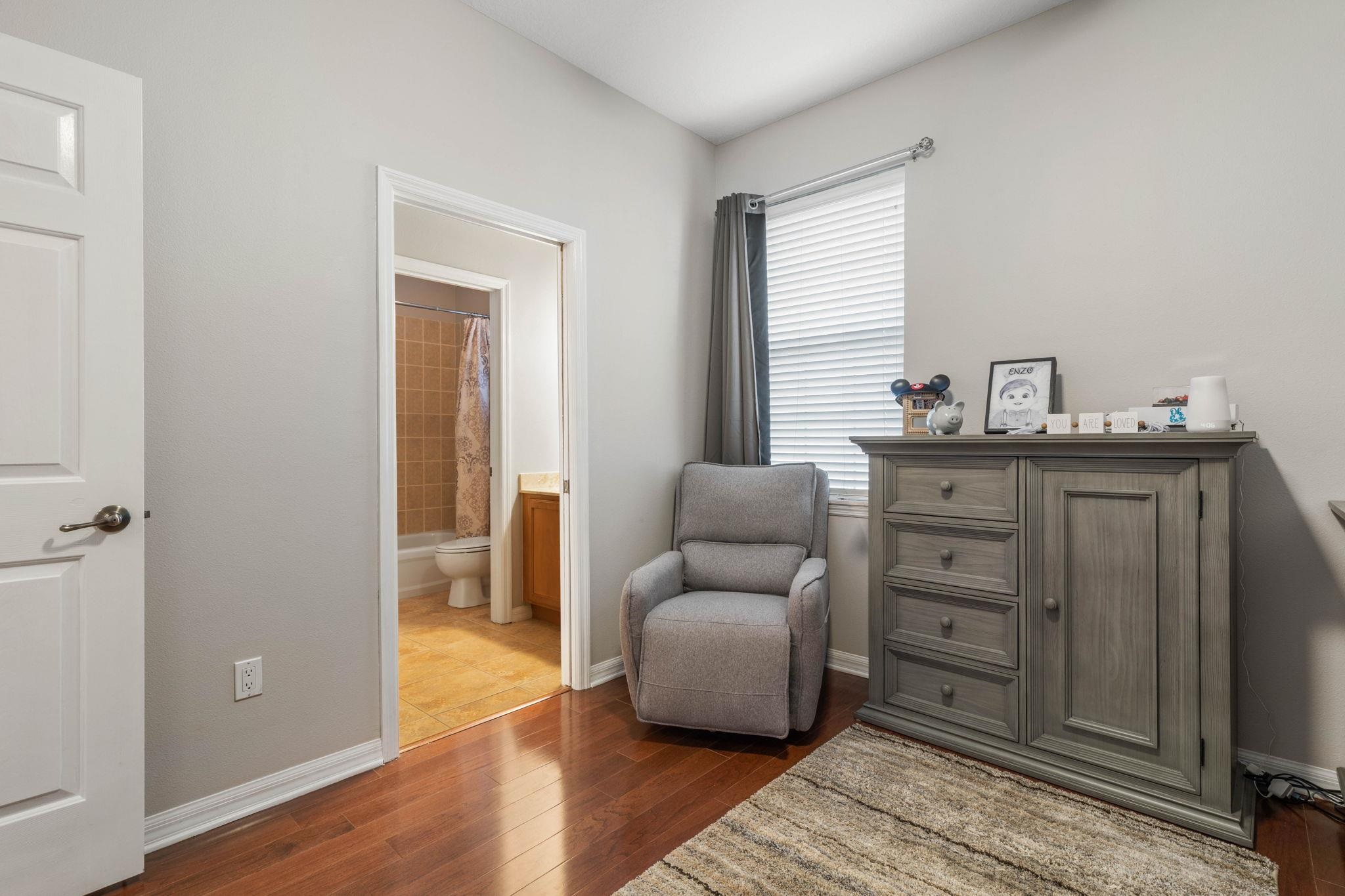 Image 28 of 54 For 21 Whitehall Ct