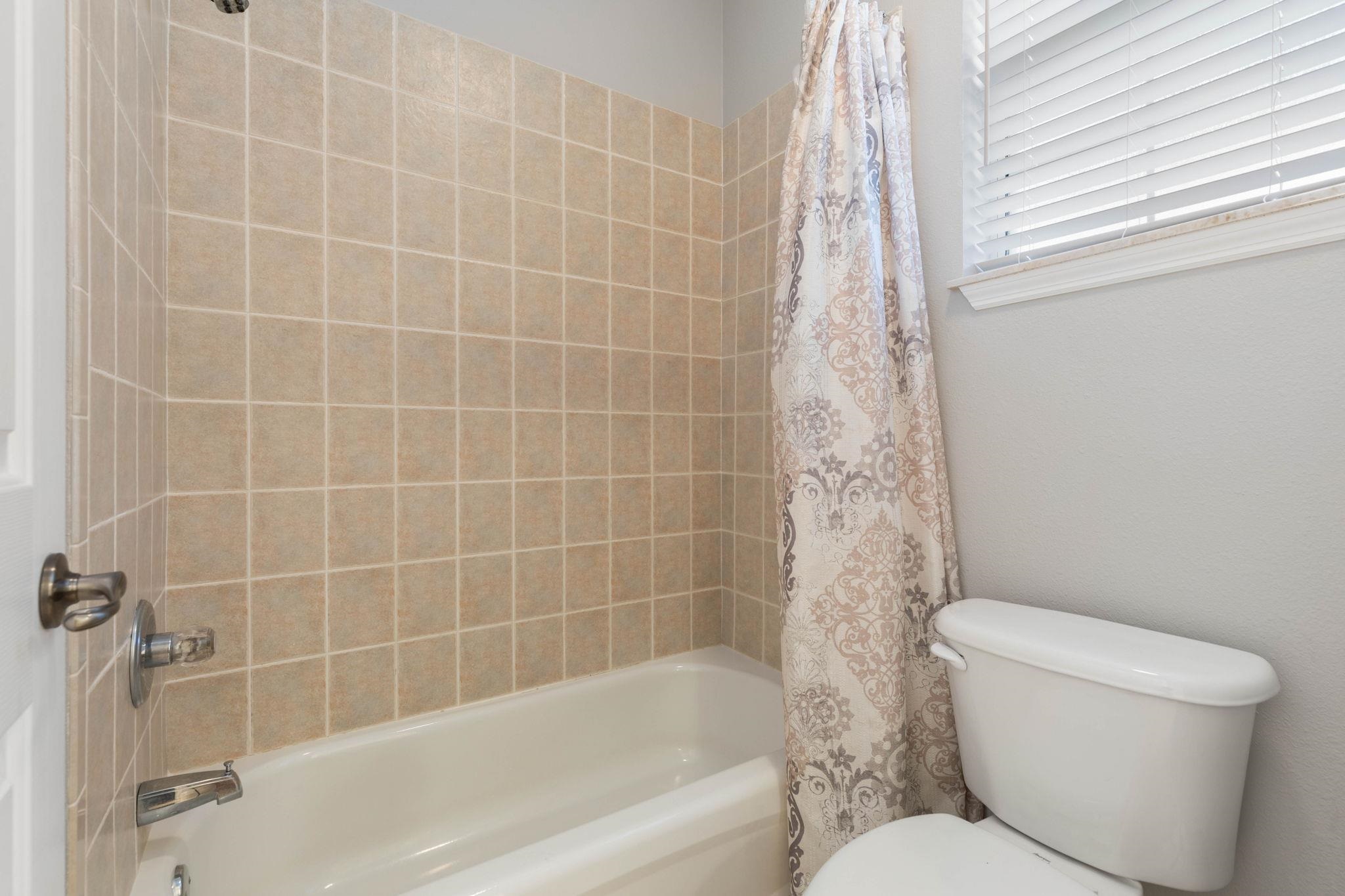 Image 31 of 54 For 21 Whitehall Ct