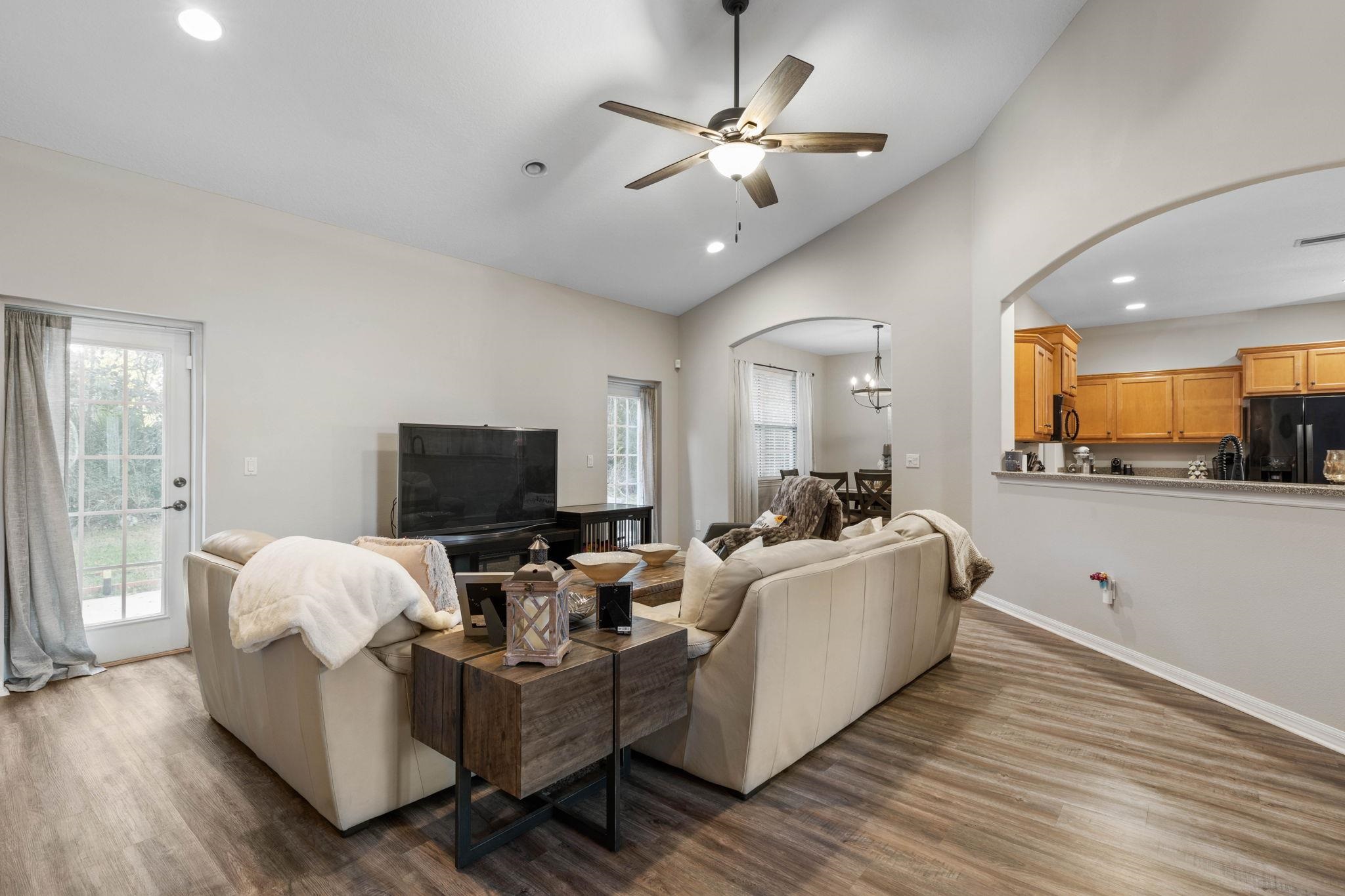 Image 6 of 54 For 21 Whitehall Ct