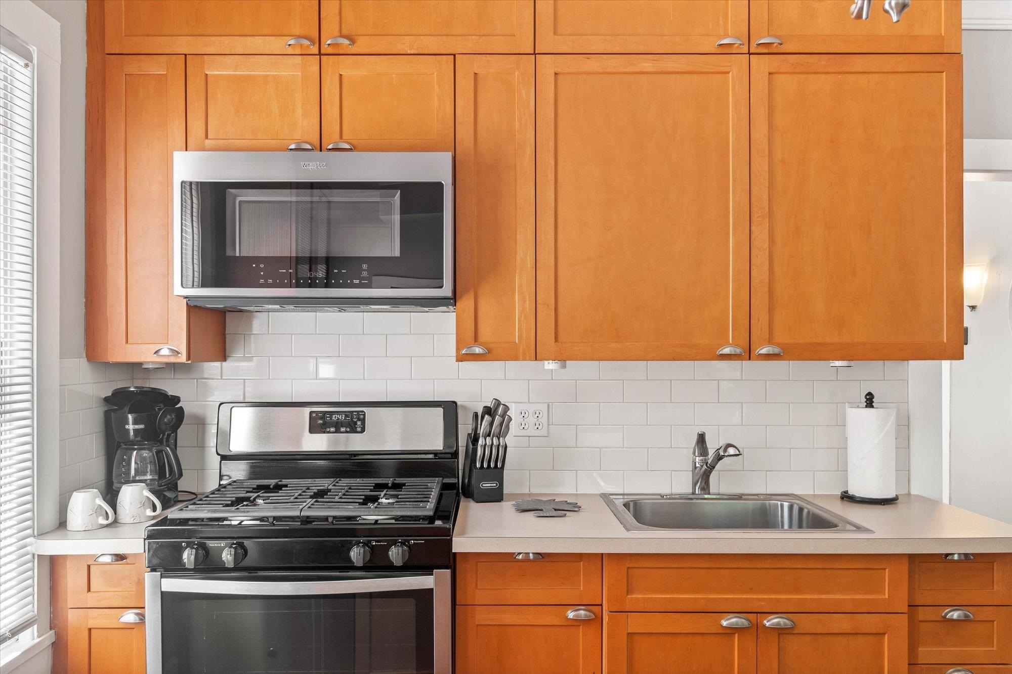 Image 14 of 37 For 54 Grove Avenue