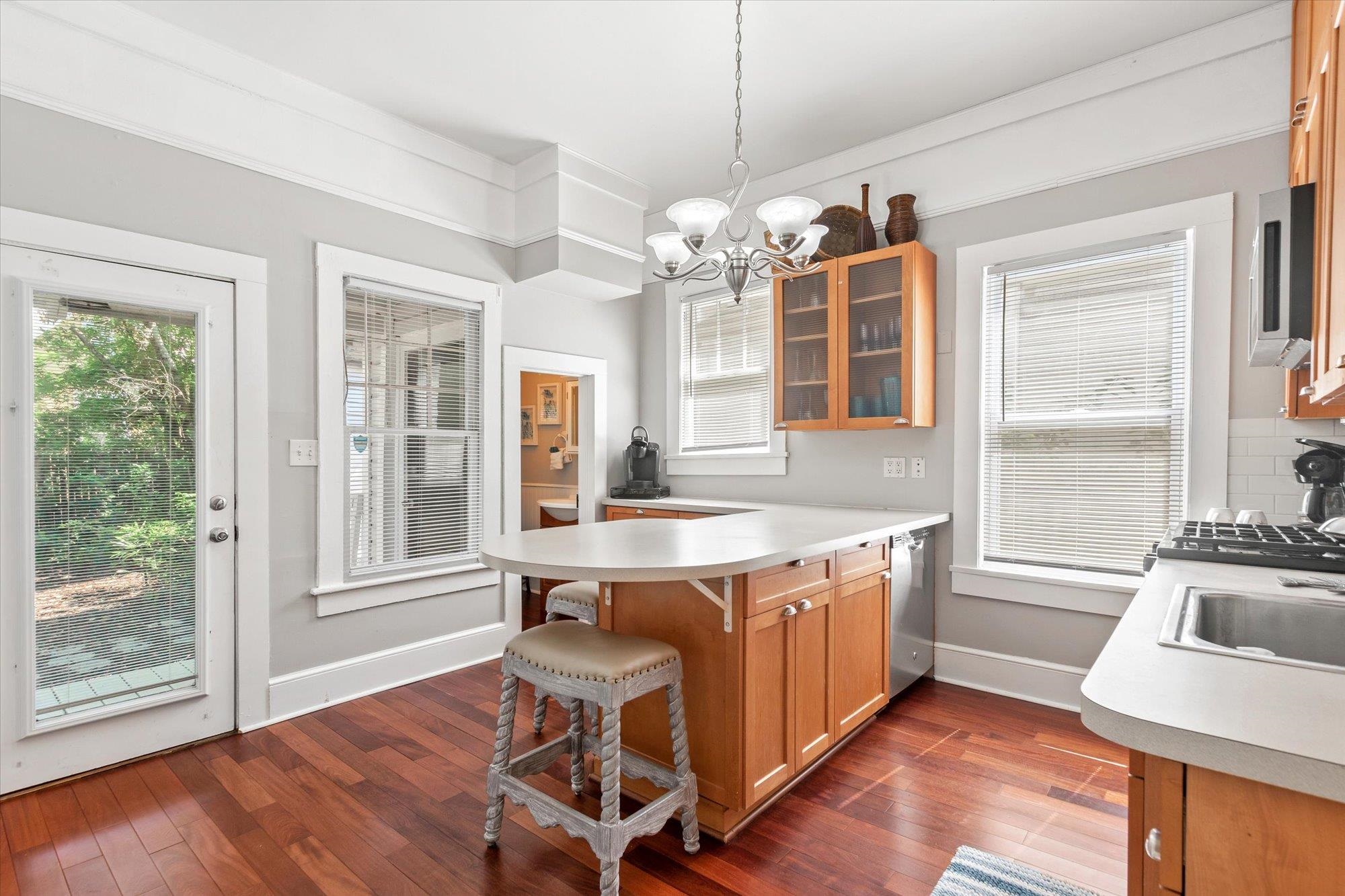 Image 15 of 37 For 54 Grove Avenue