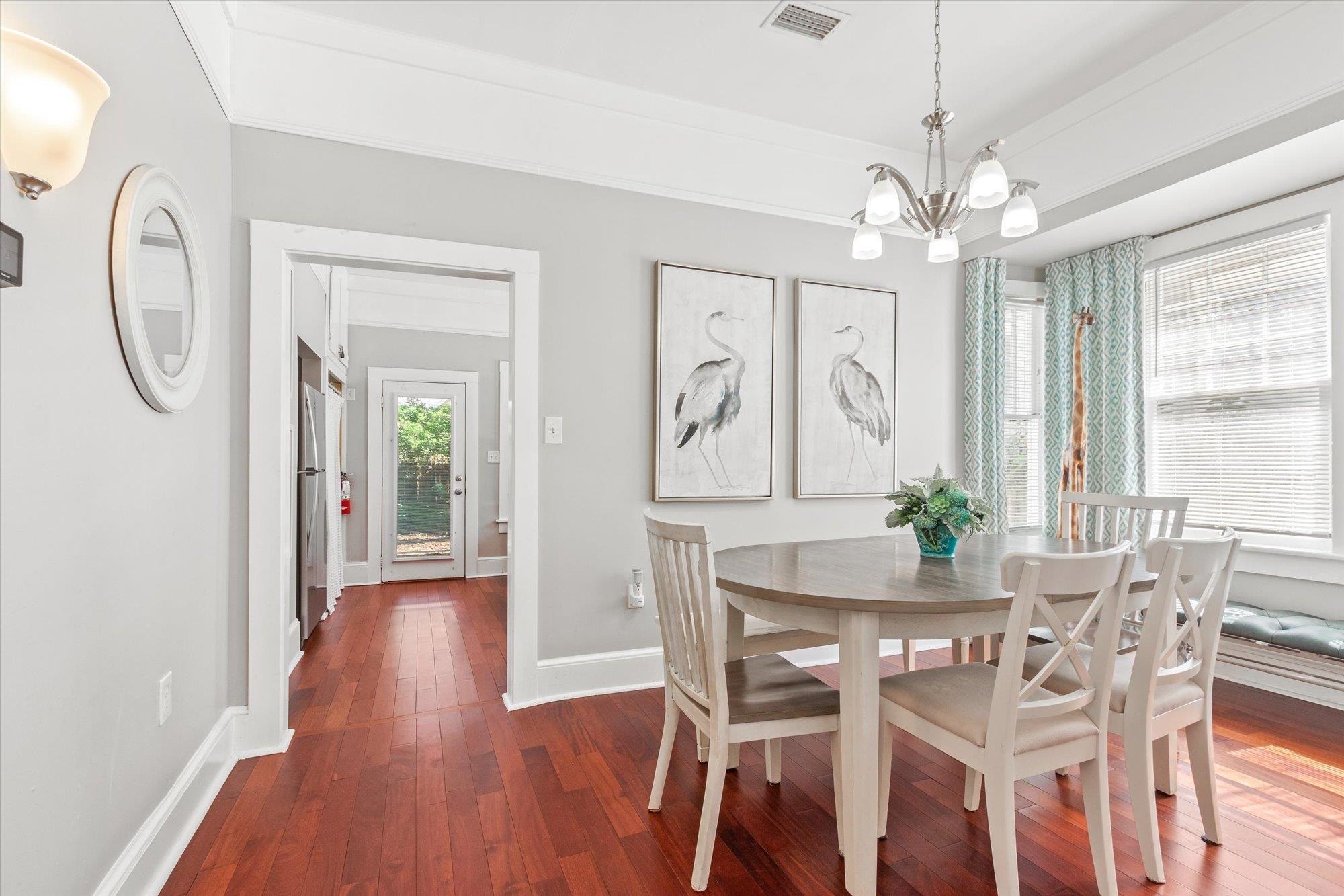 Image 18 of 37 For 54 Grove Avenue