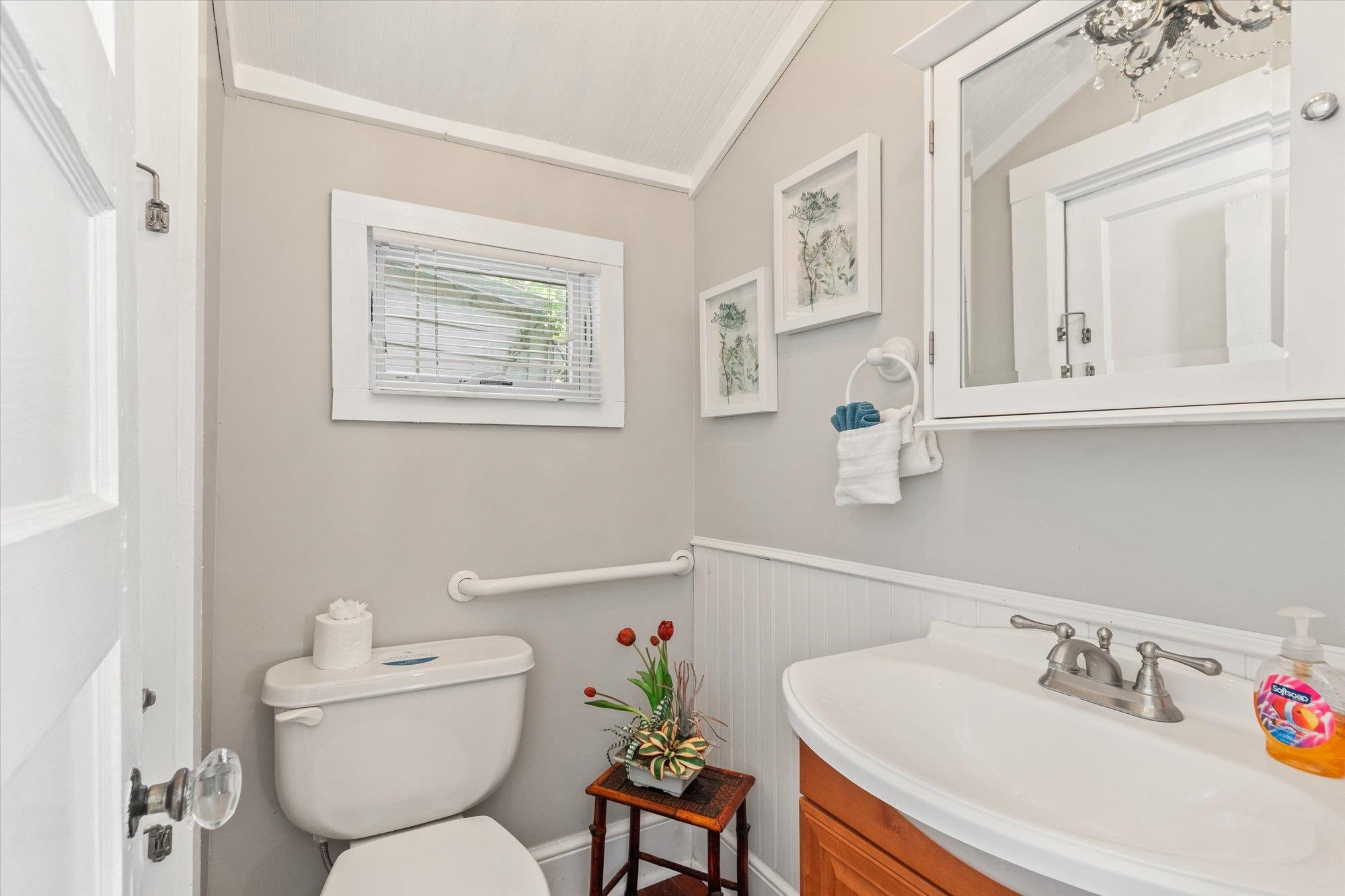 Image 19 of 37 For 54 Grove Avenue