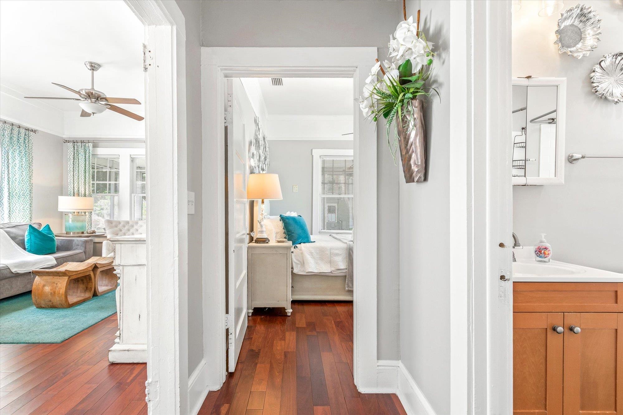 Image 21 of 37 For 54 Grove Avenue