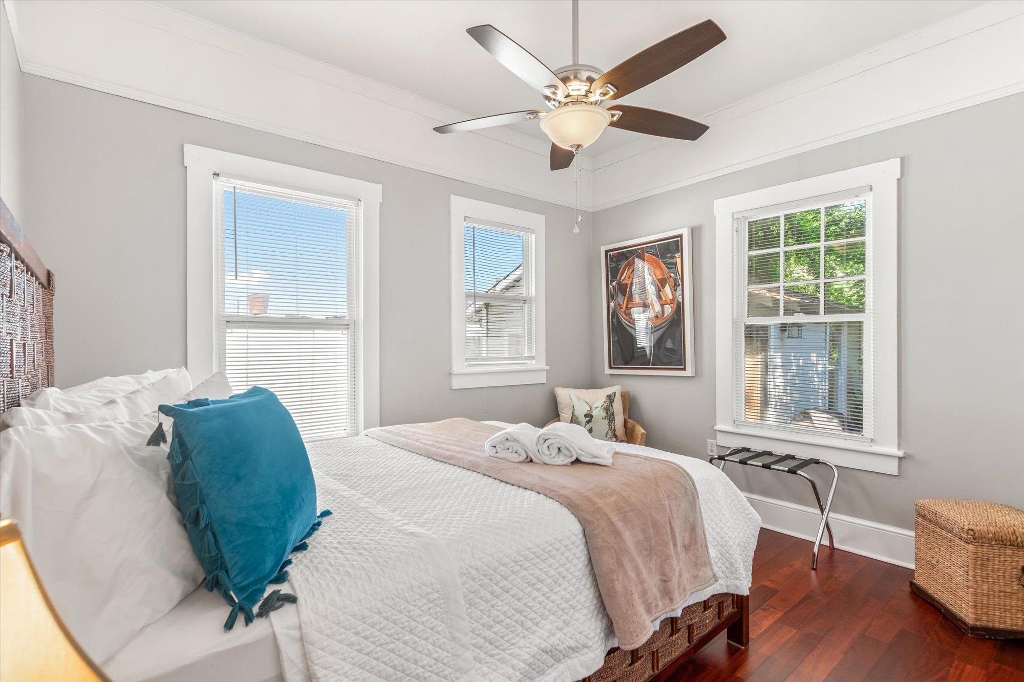 Image 24 of 37 For 54 Grove Avenue