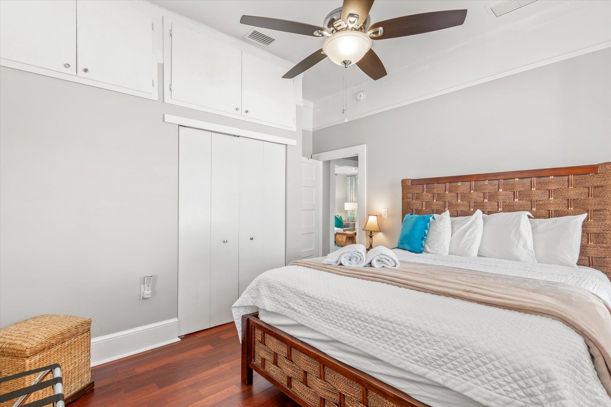 Image 25 of 37 For 54 Grove Avenue