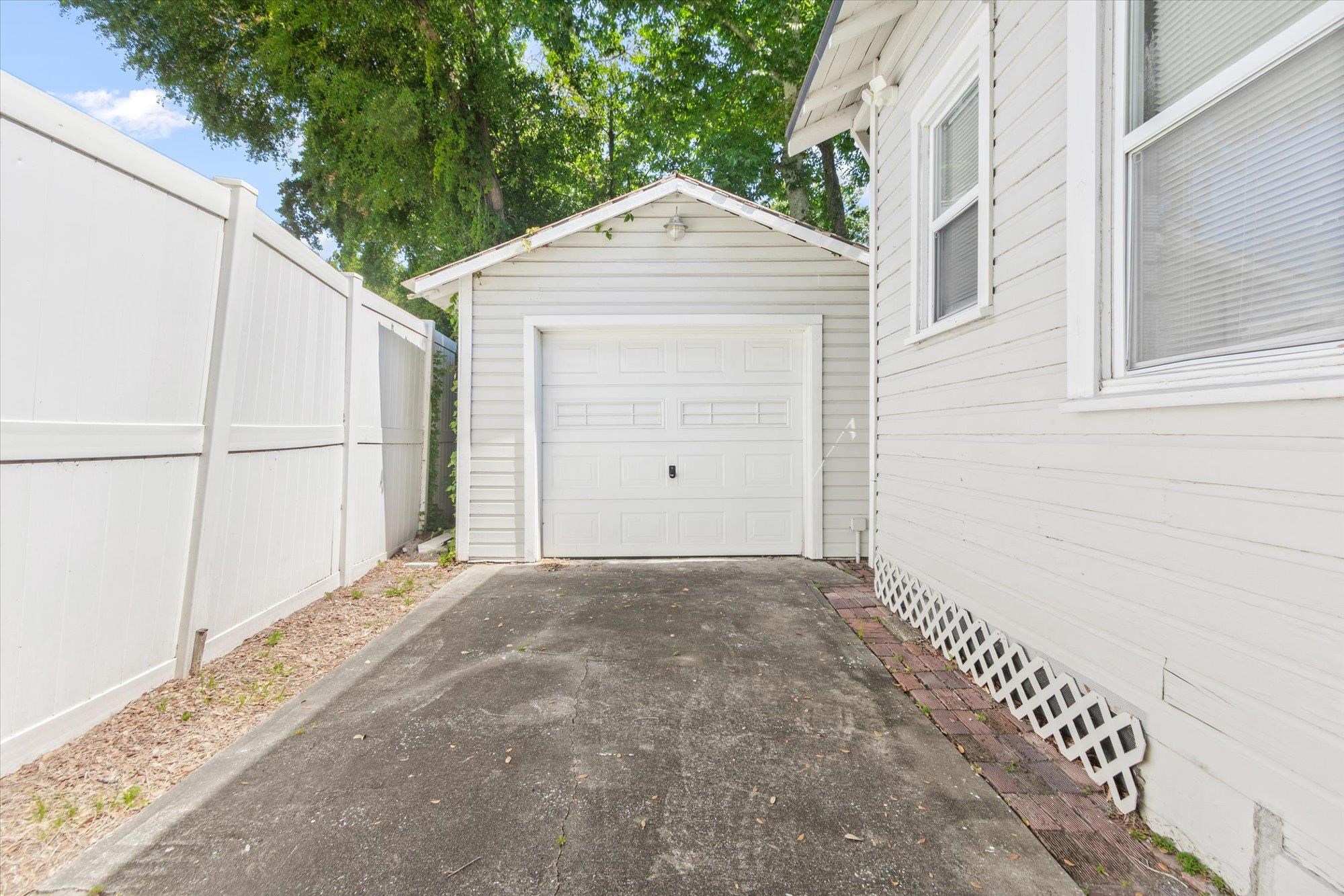 Image 29 of 37 For 54 Grove Avenue