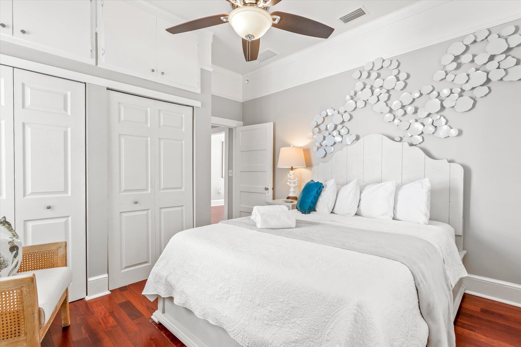 Image 5 of 37 For 54 Grove Avenue