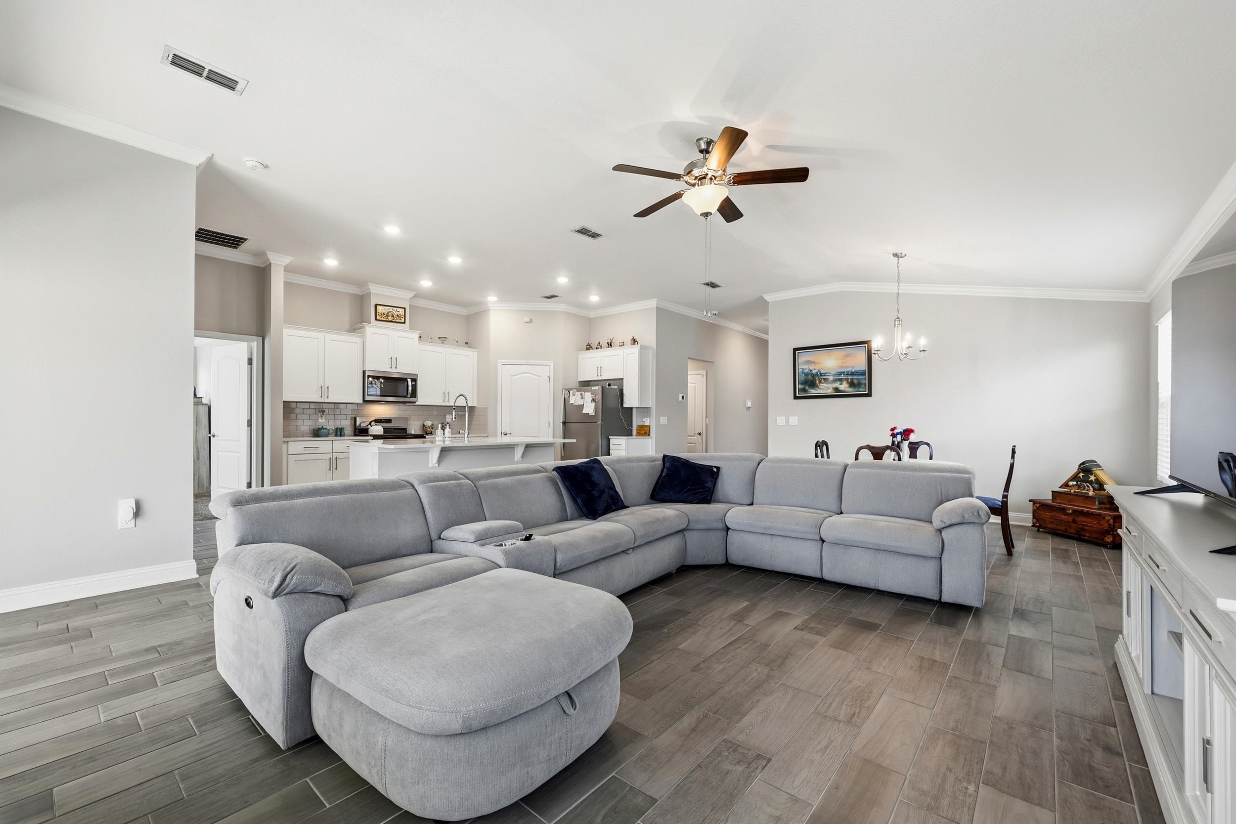 Image 15 of 58 For 53 Dovetail Court