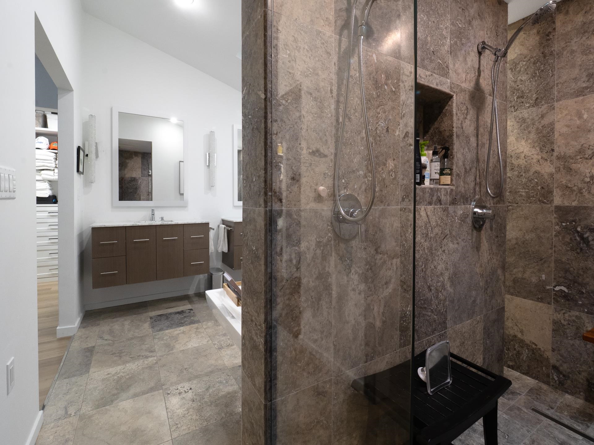 Image 18 of 37 For 2261 24th Avenue Nw