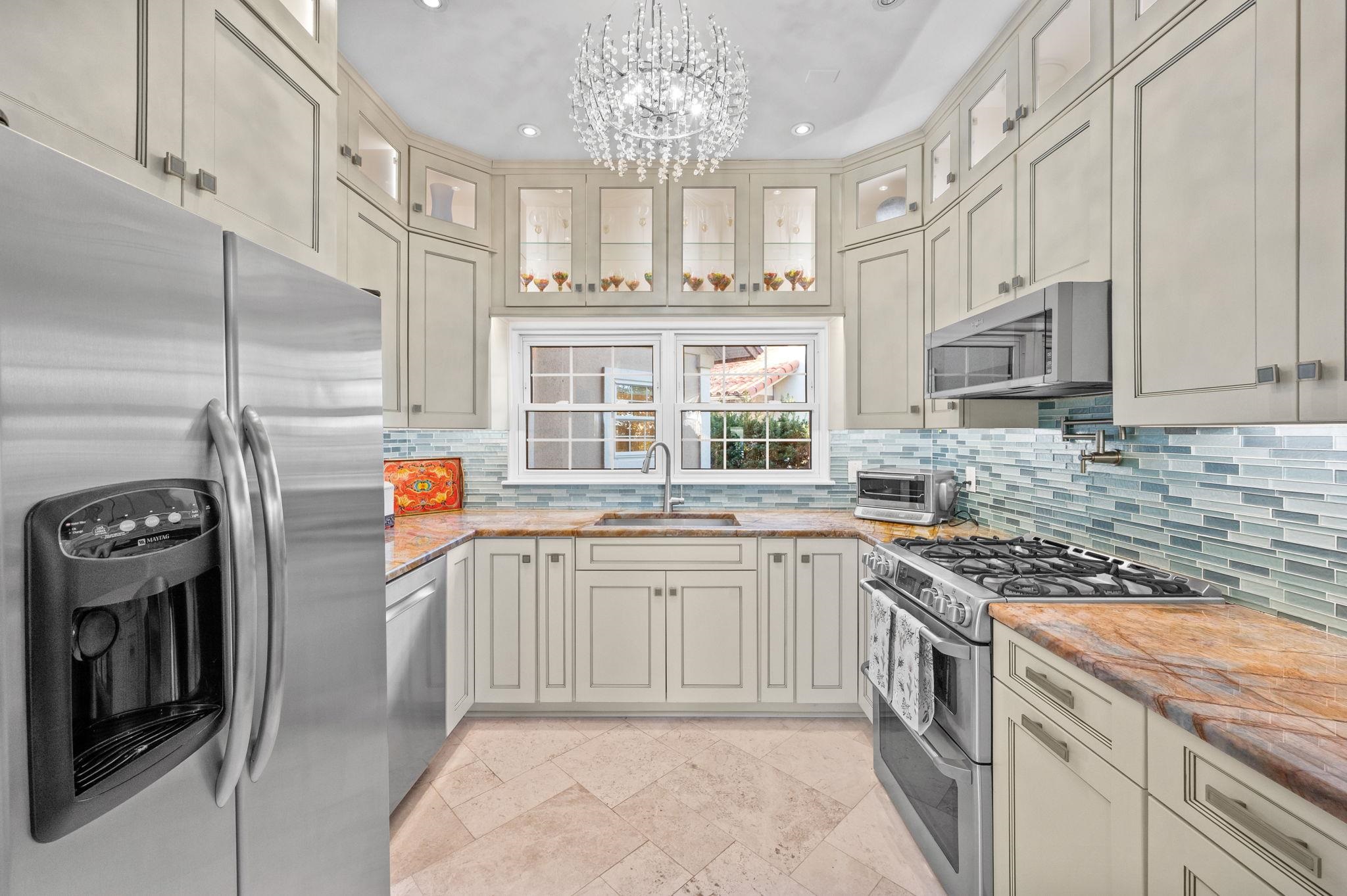 Image 18 of 81 For 3 Radio Rd  