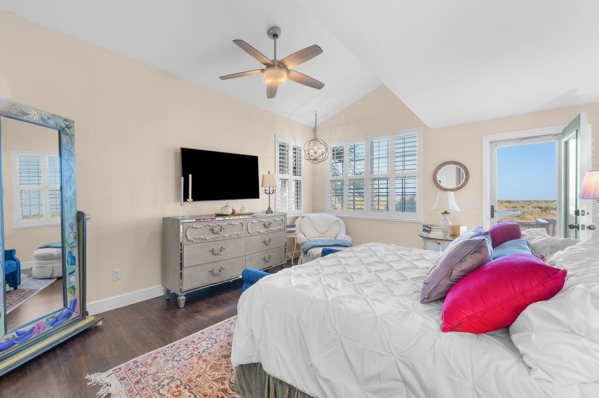 Image 36 of 81 For 3 Radio Rd  