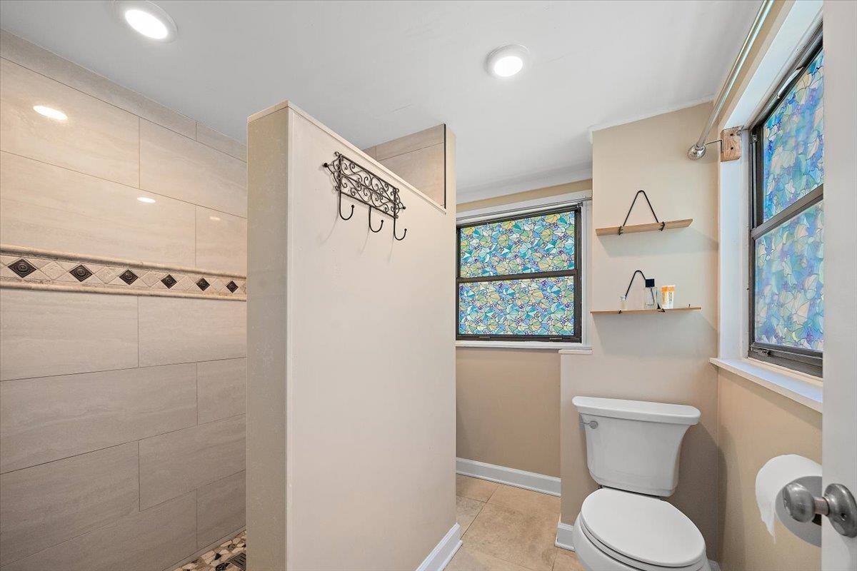 Image 16 of 32 For 6 San Carlos Ave E