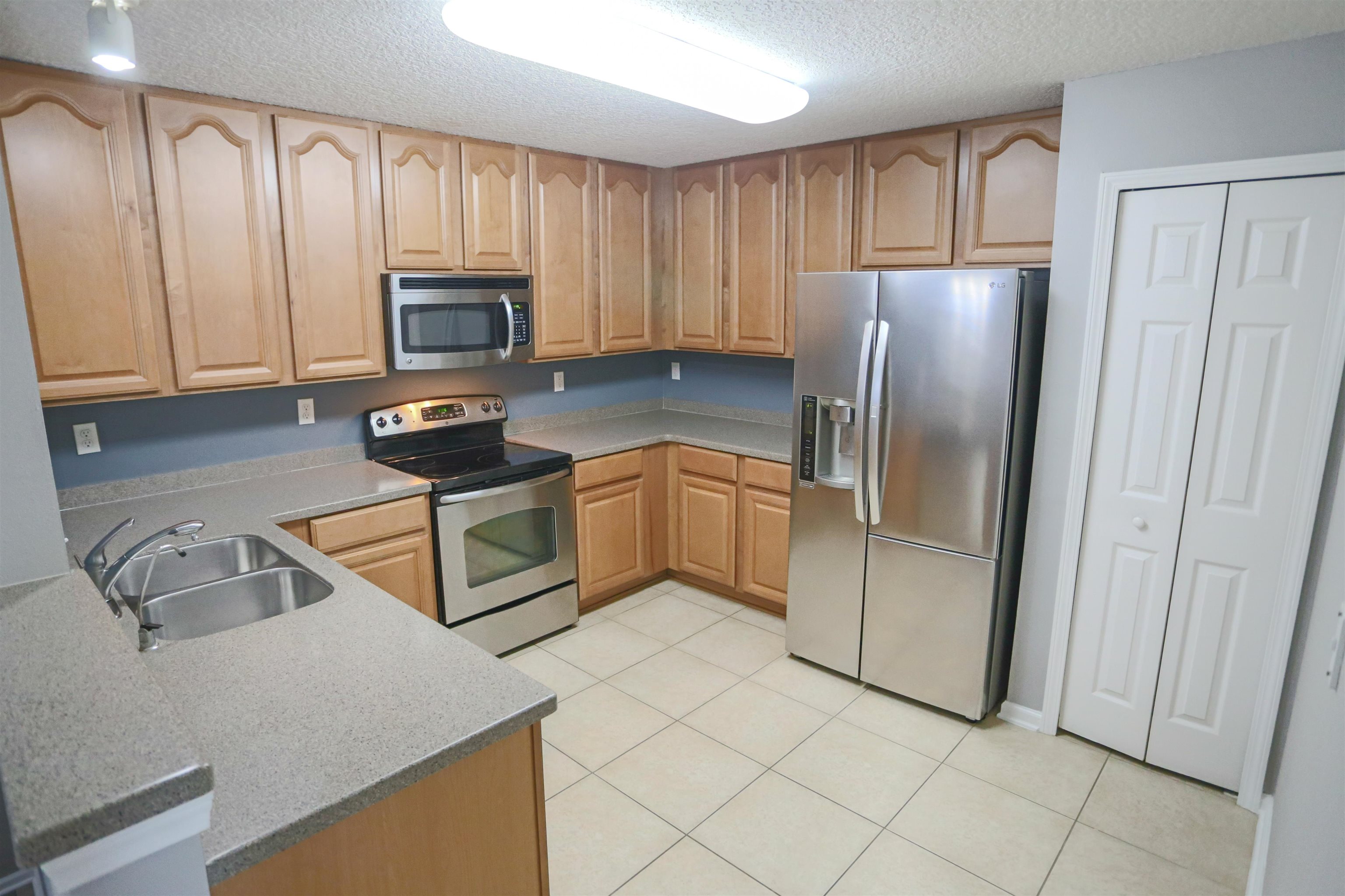 Image 3 of 44 For 904 Golden Lake Loop