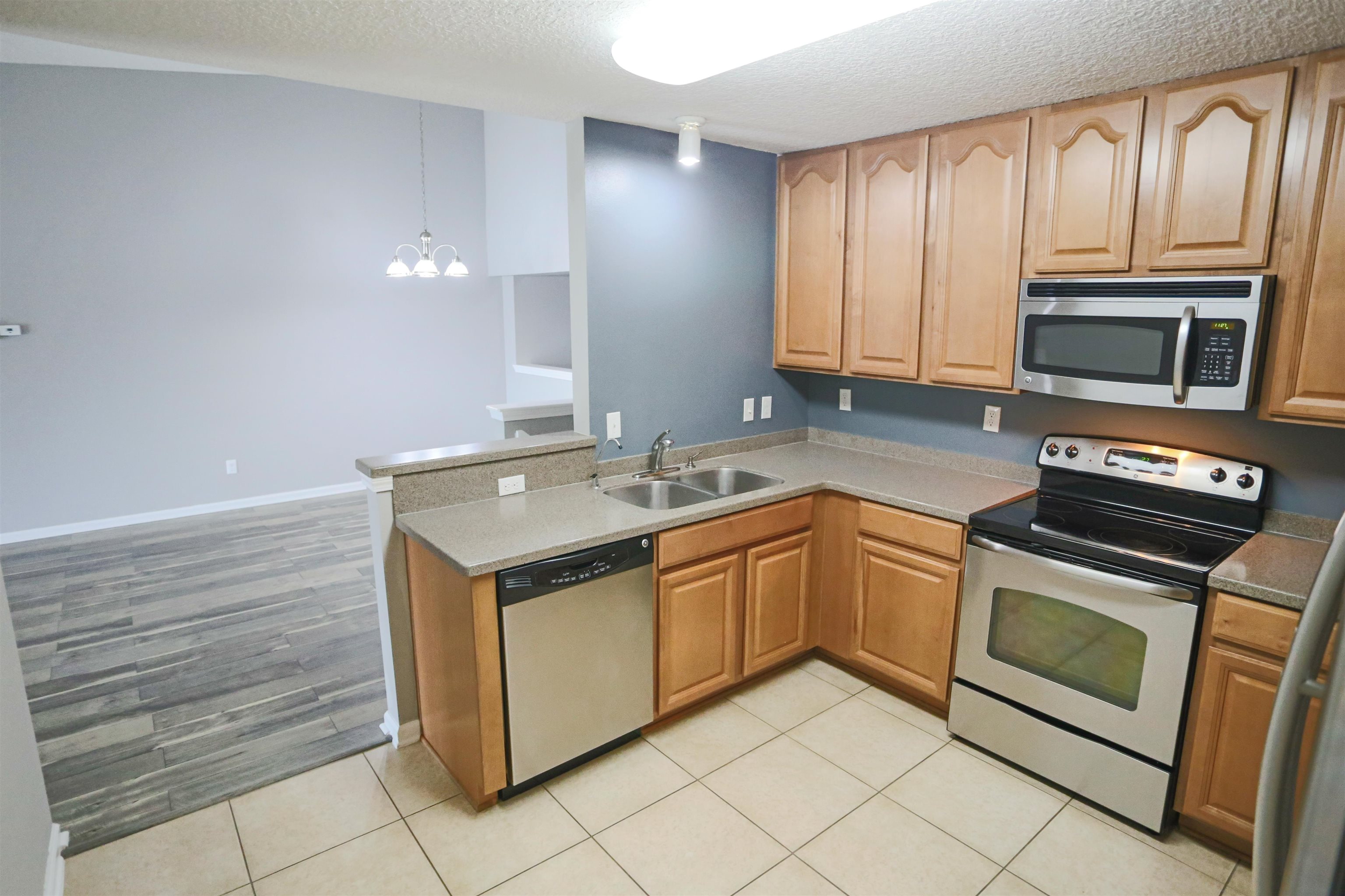 Image 4 of 44 For 904 Golden Lake Loop