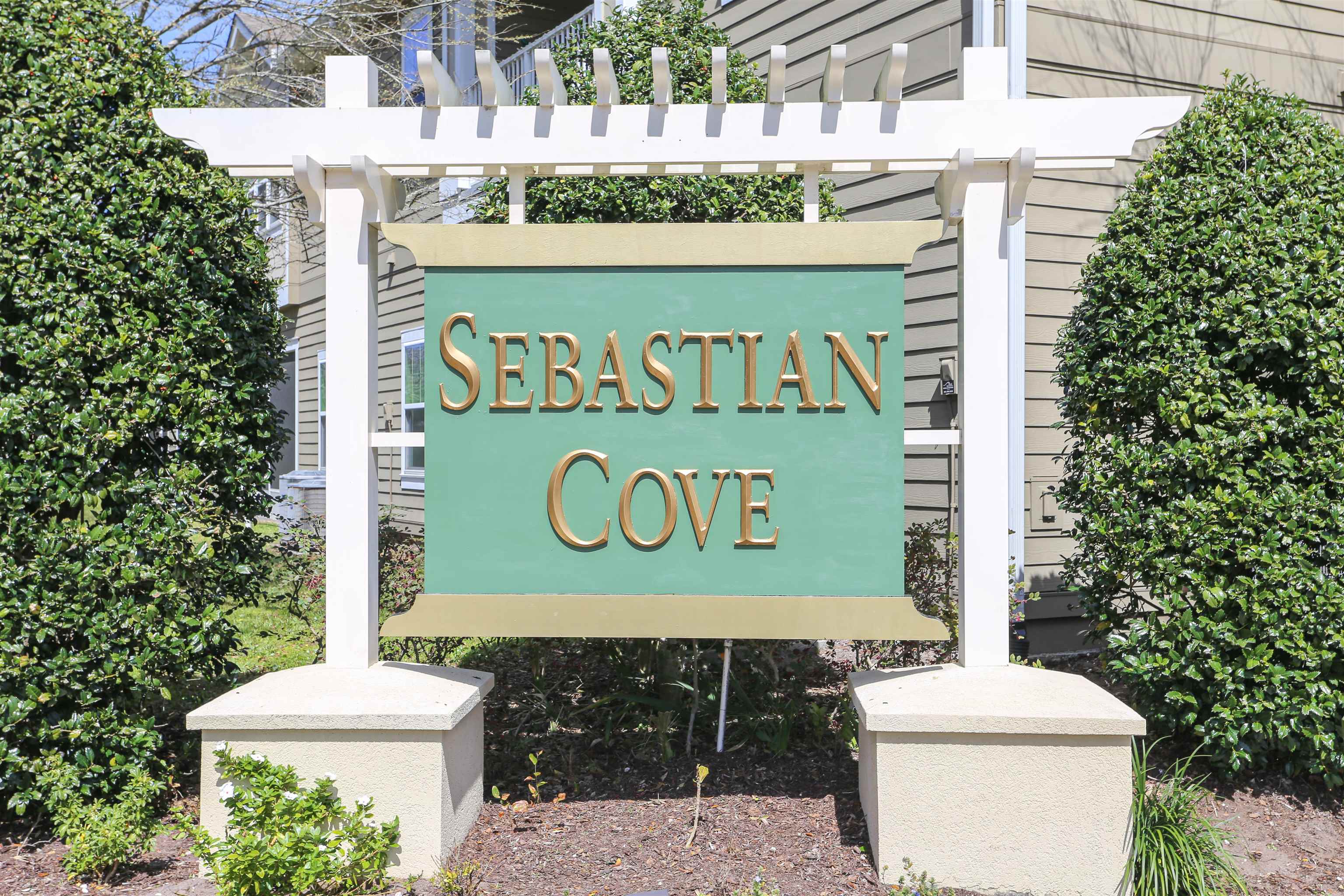 Image 40 of 44 For 904 Golden Lake Loop