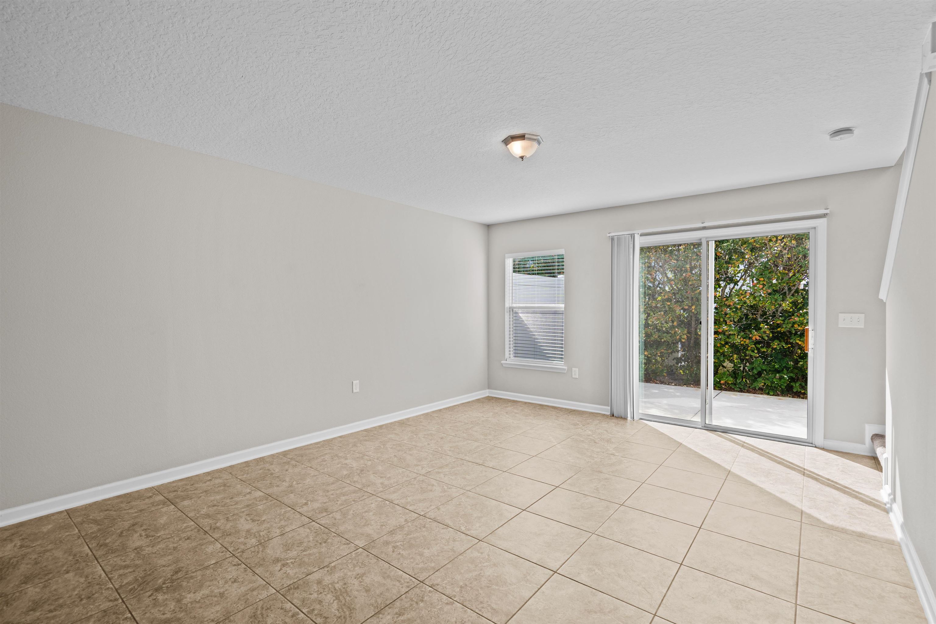 Image 11 of 35 For 24 Islander Ct