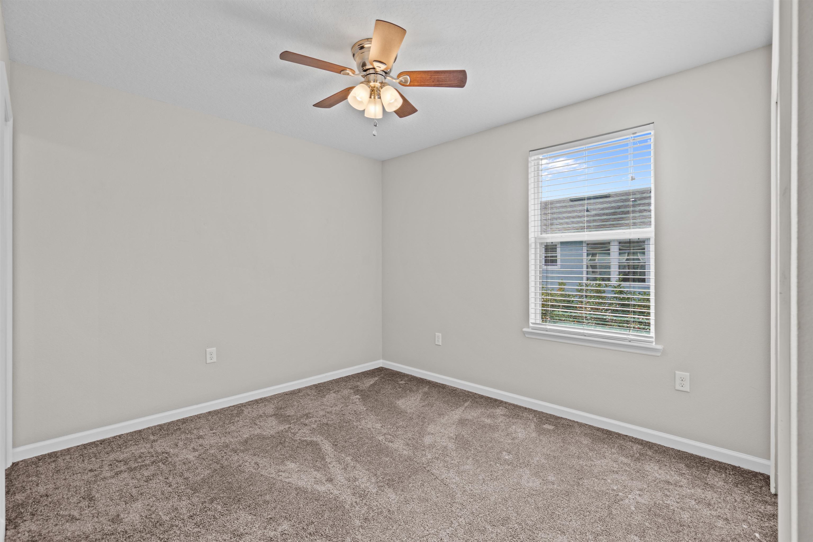 Image 14 of 35 For 24 Islander Ct