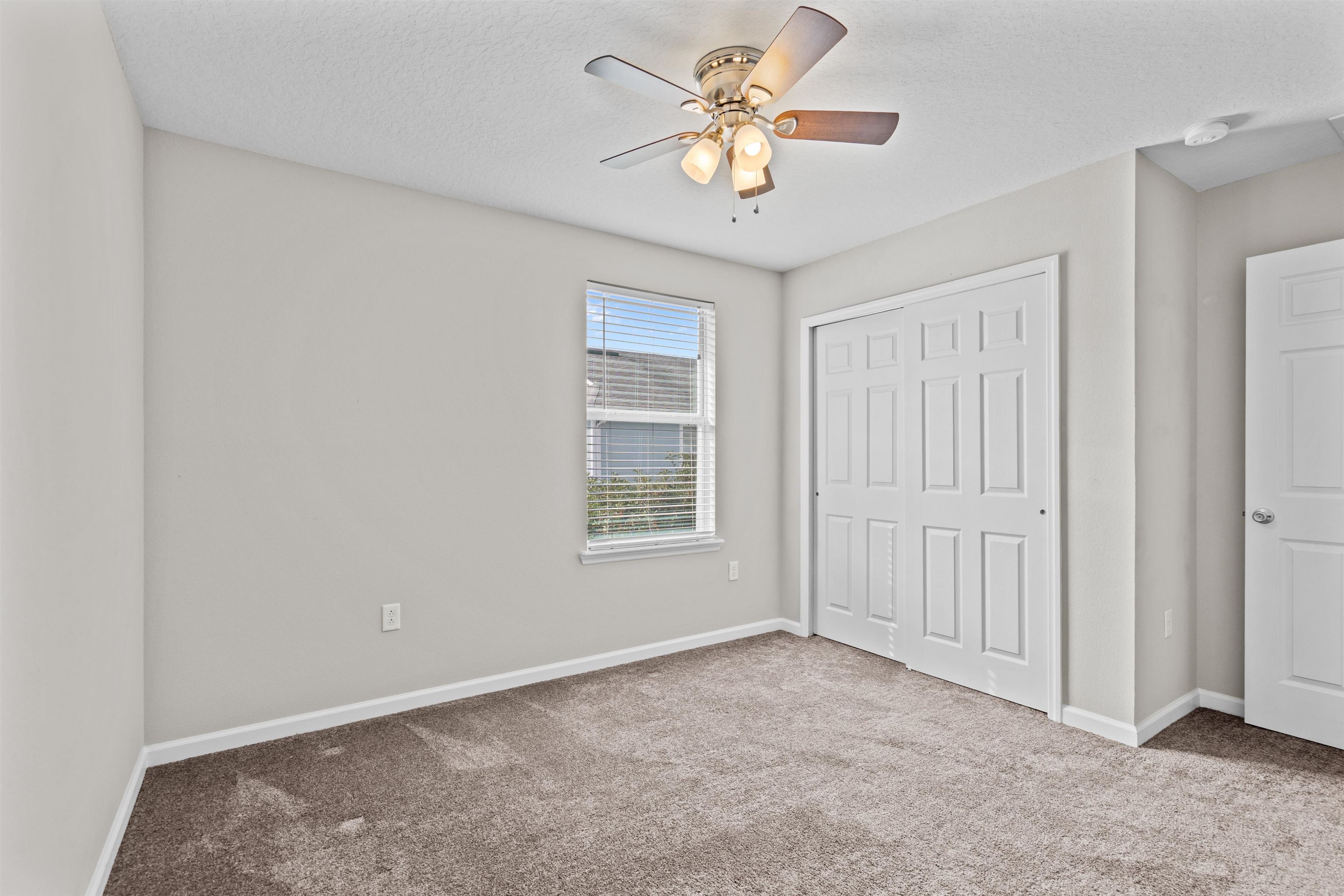 Image 15 of 35 For 24 Islander Ct