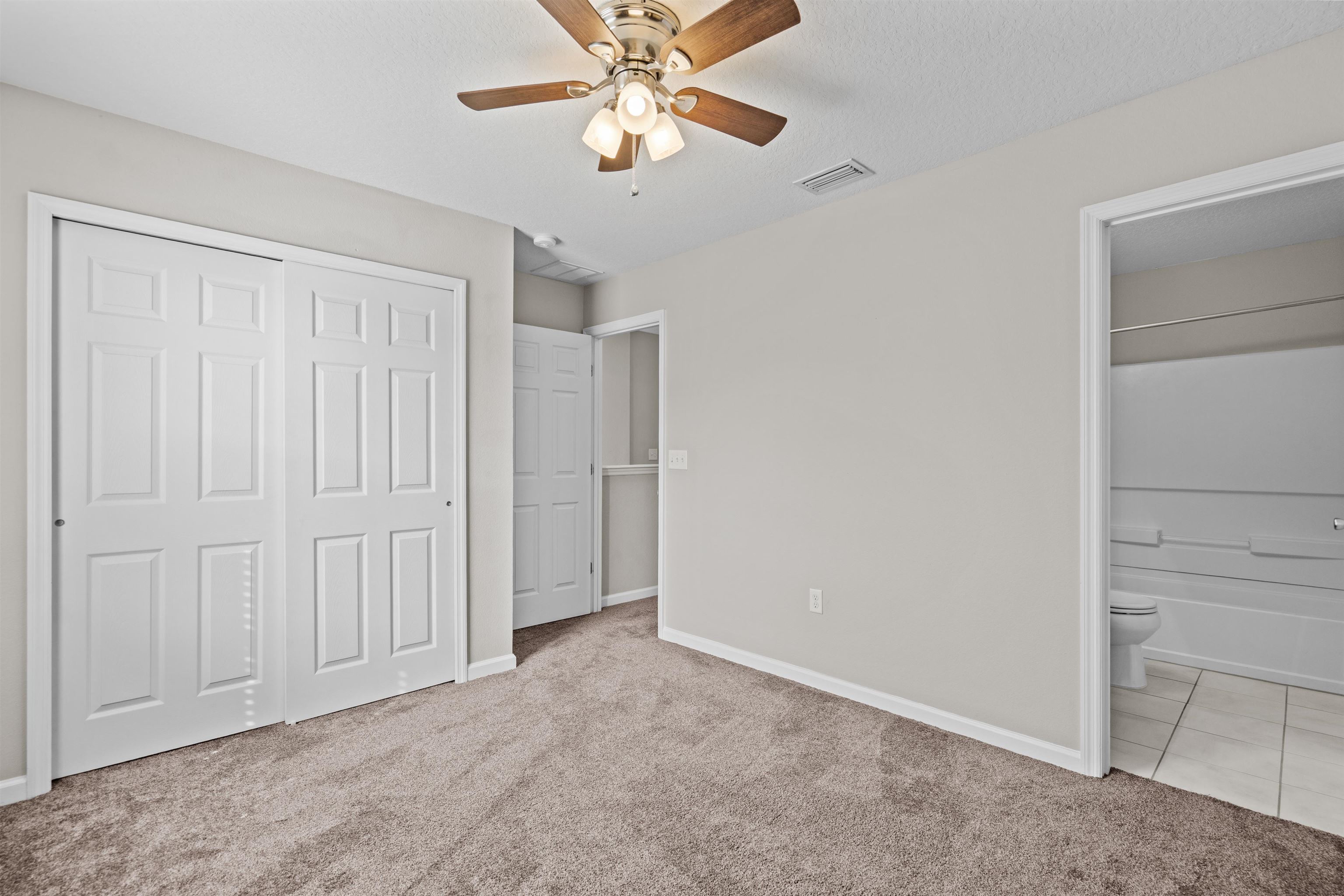 Image 16 of 35 For 24 Islander Ct