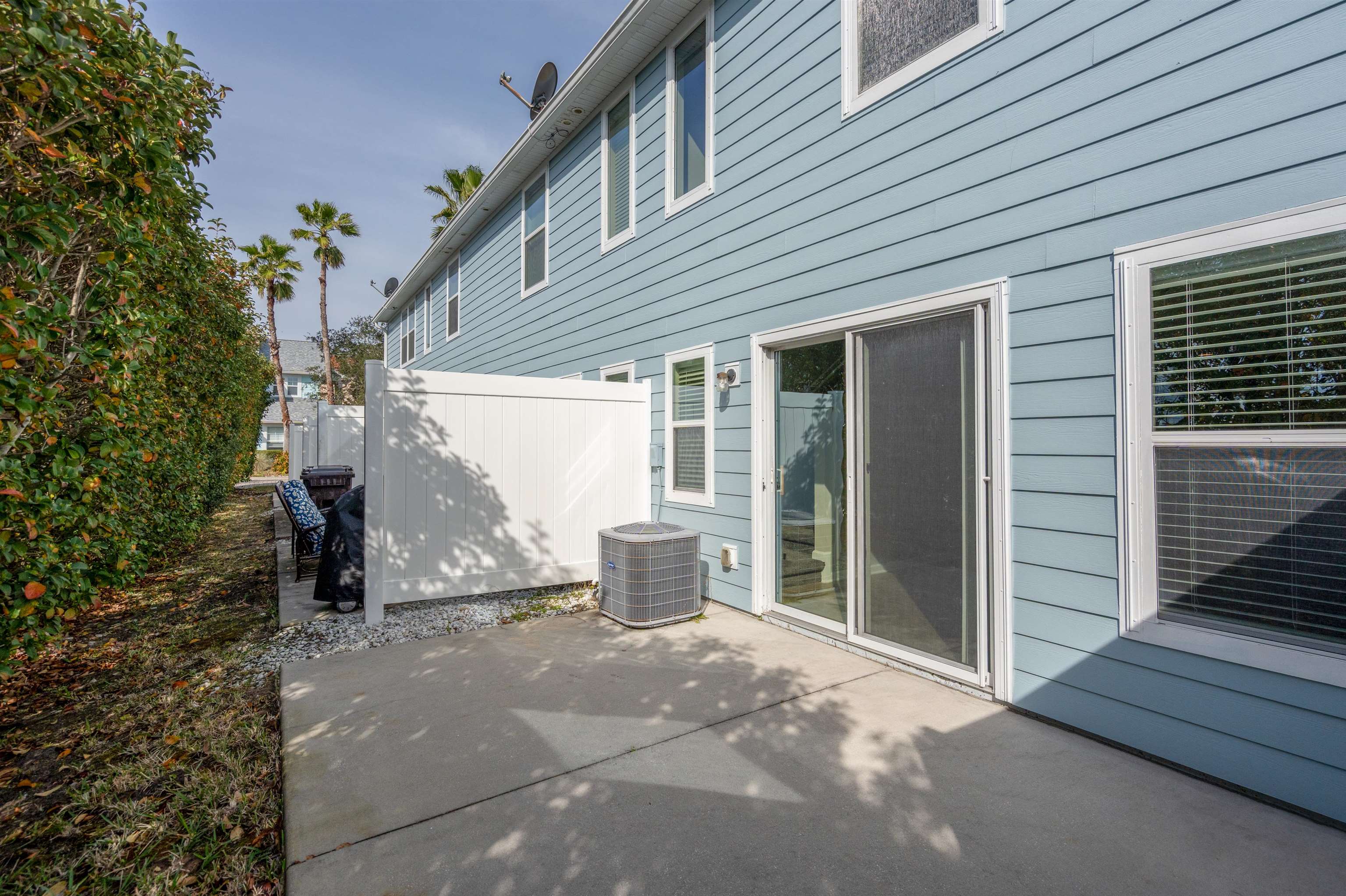 Image 24 of 35 For 24 Islander Ct