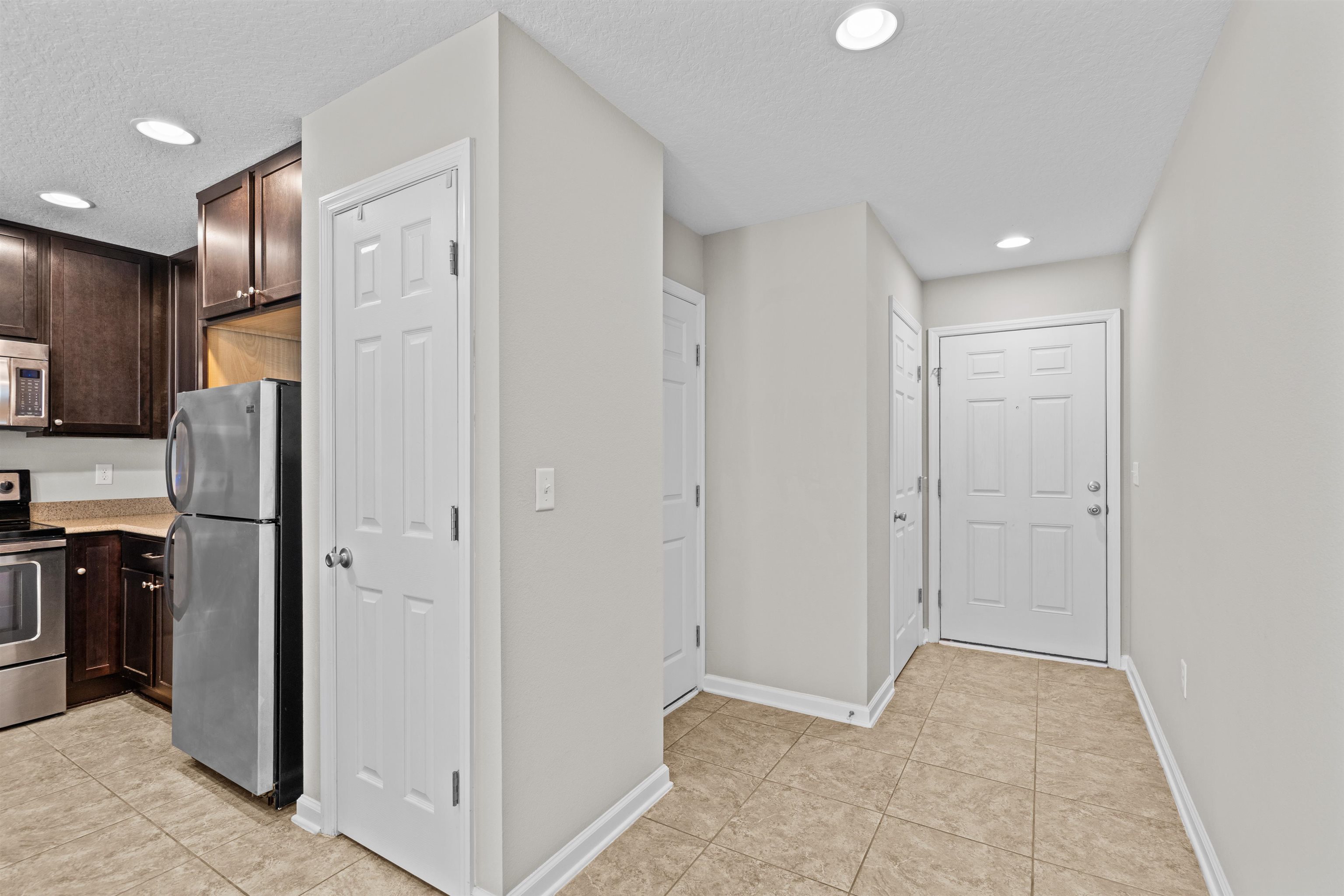 Image 3 of 35 For 24 Islander Ct