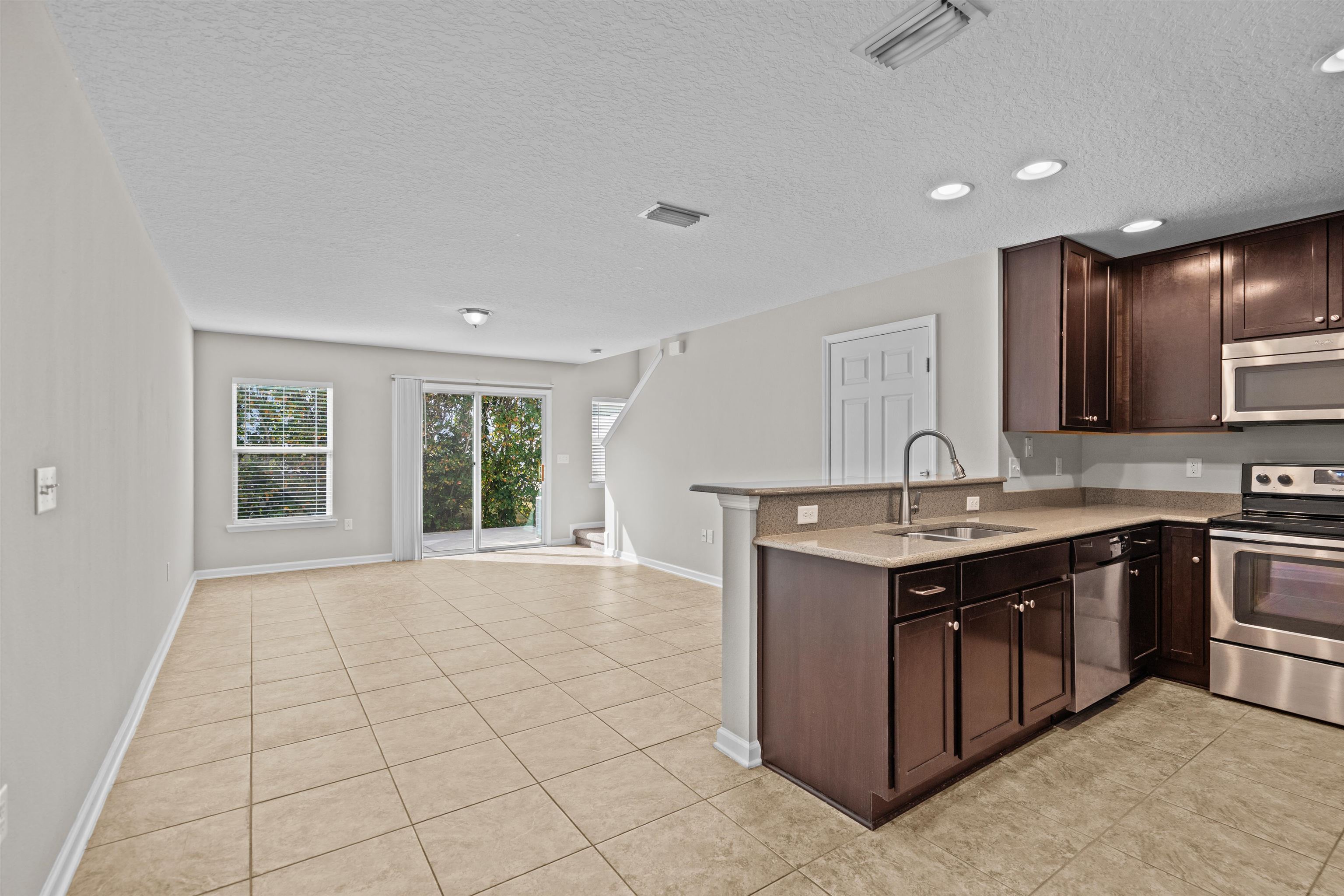 Image 4 of 35 For 24 Islander Ct