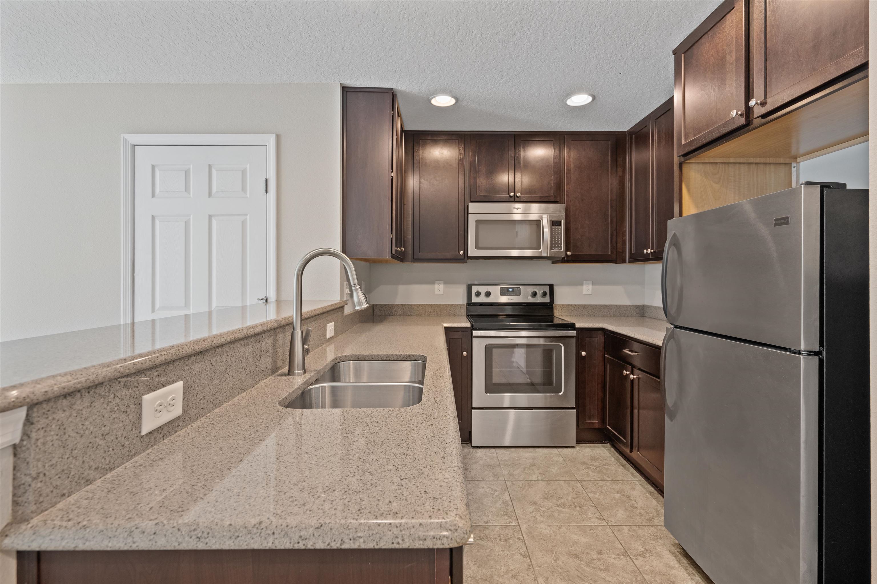 Image 6 of 35 For 24 Islander Ct