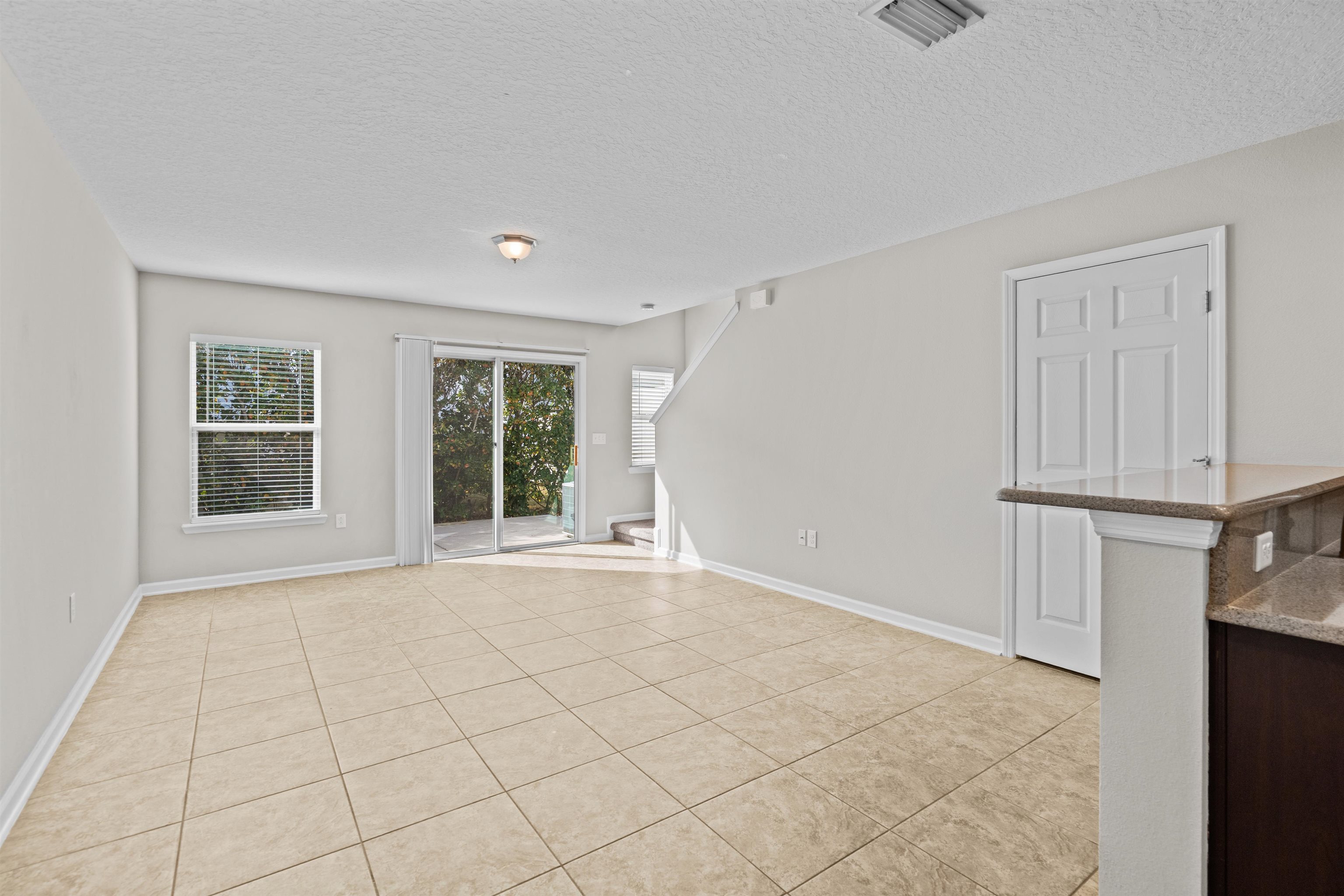 Image 7 of 35 For 24 Islander Ct