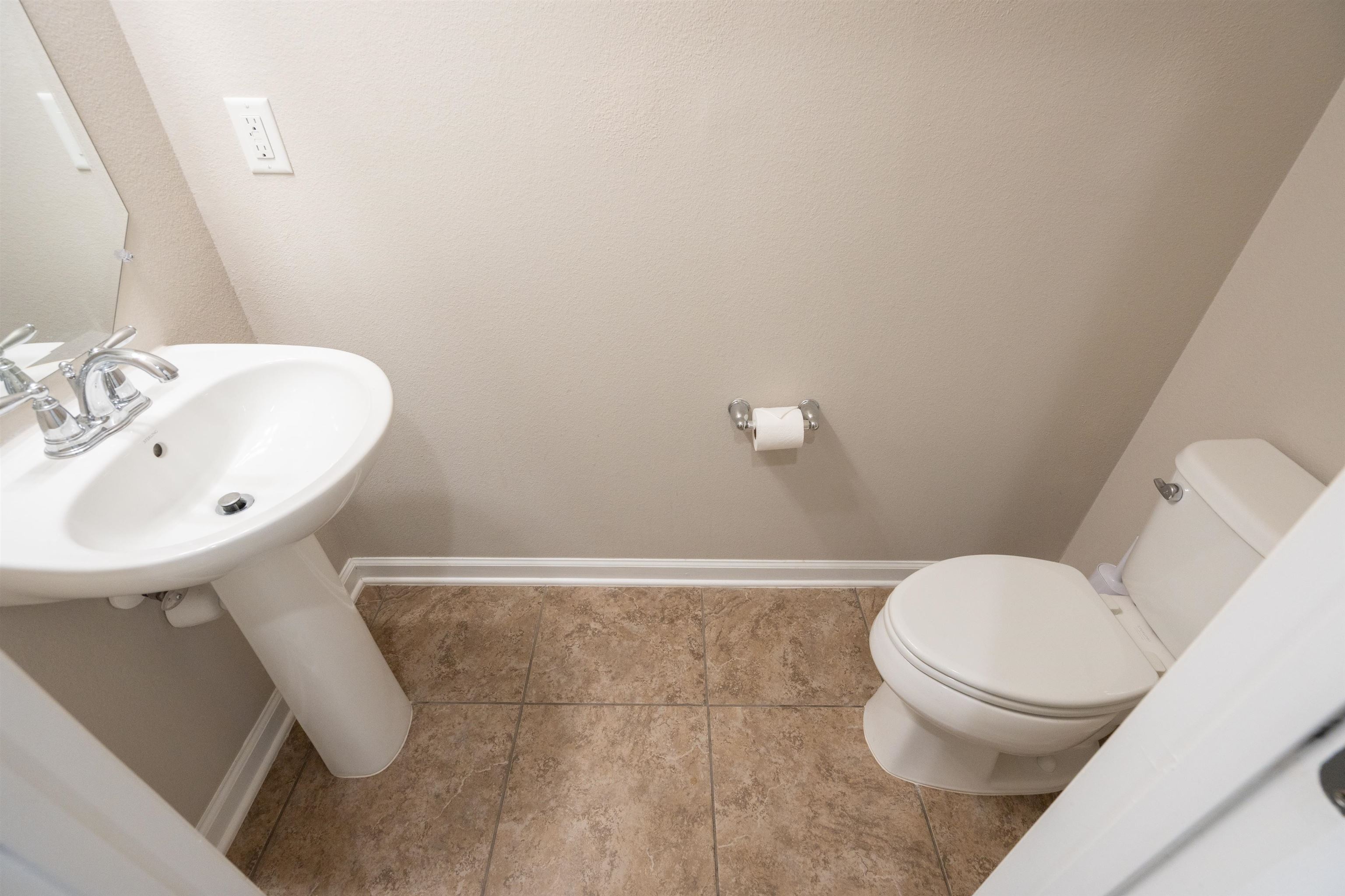 Image 8 of 35 For 24 Islander Ct