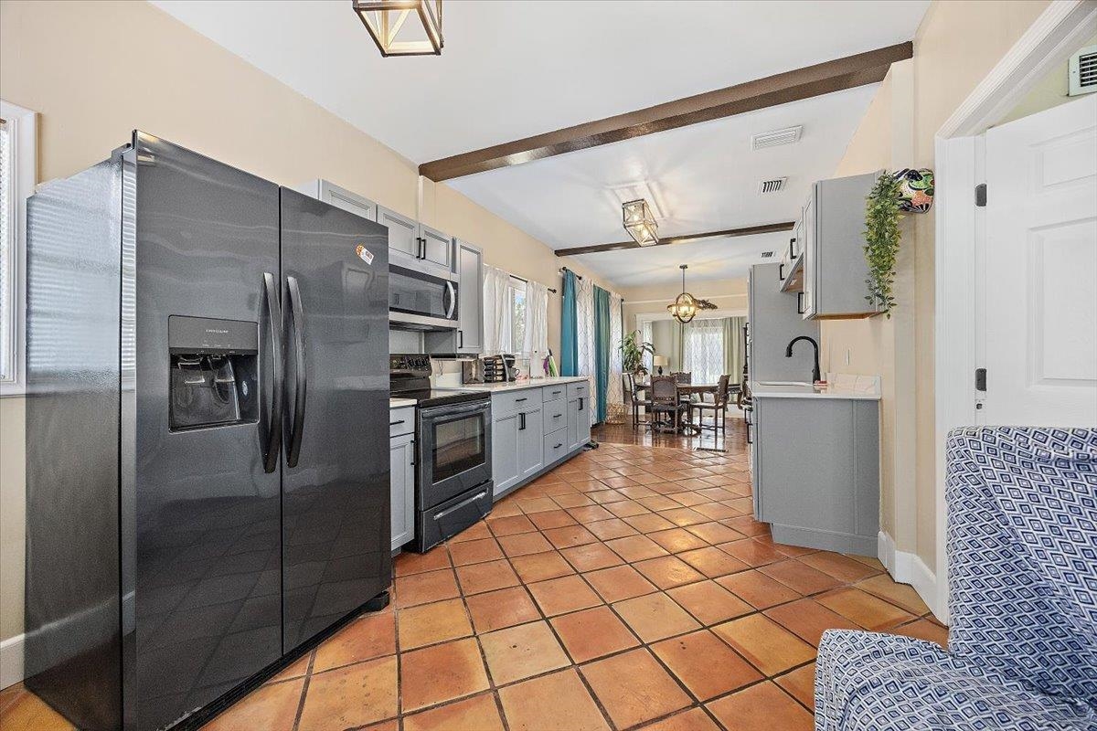 Image 10 of 32 For 6 San Carlos Ave E