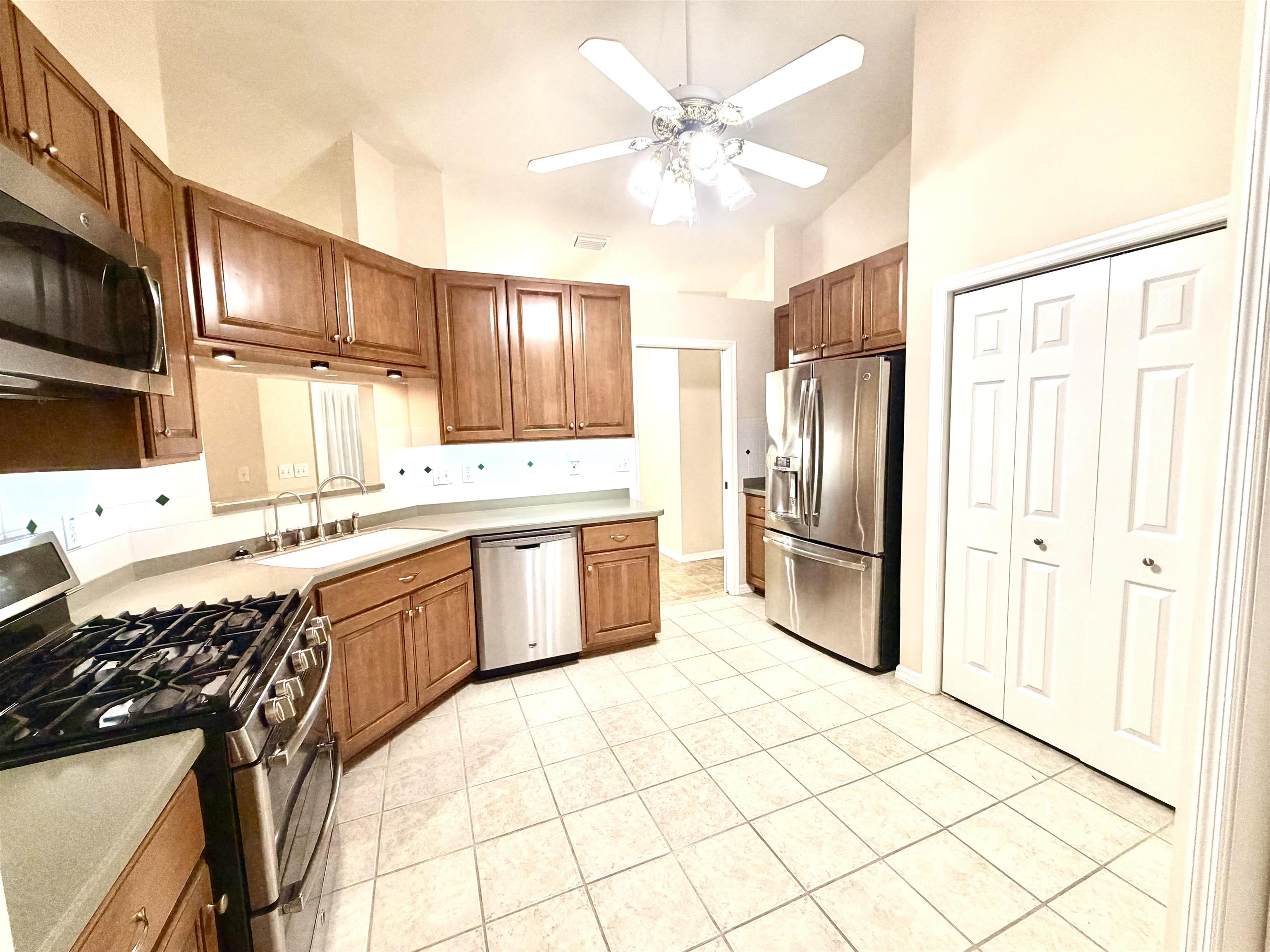 Image 20 of 57 For 147 Confederate Point Rd