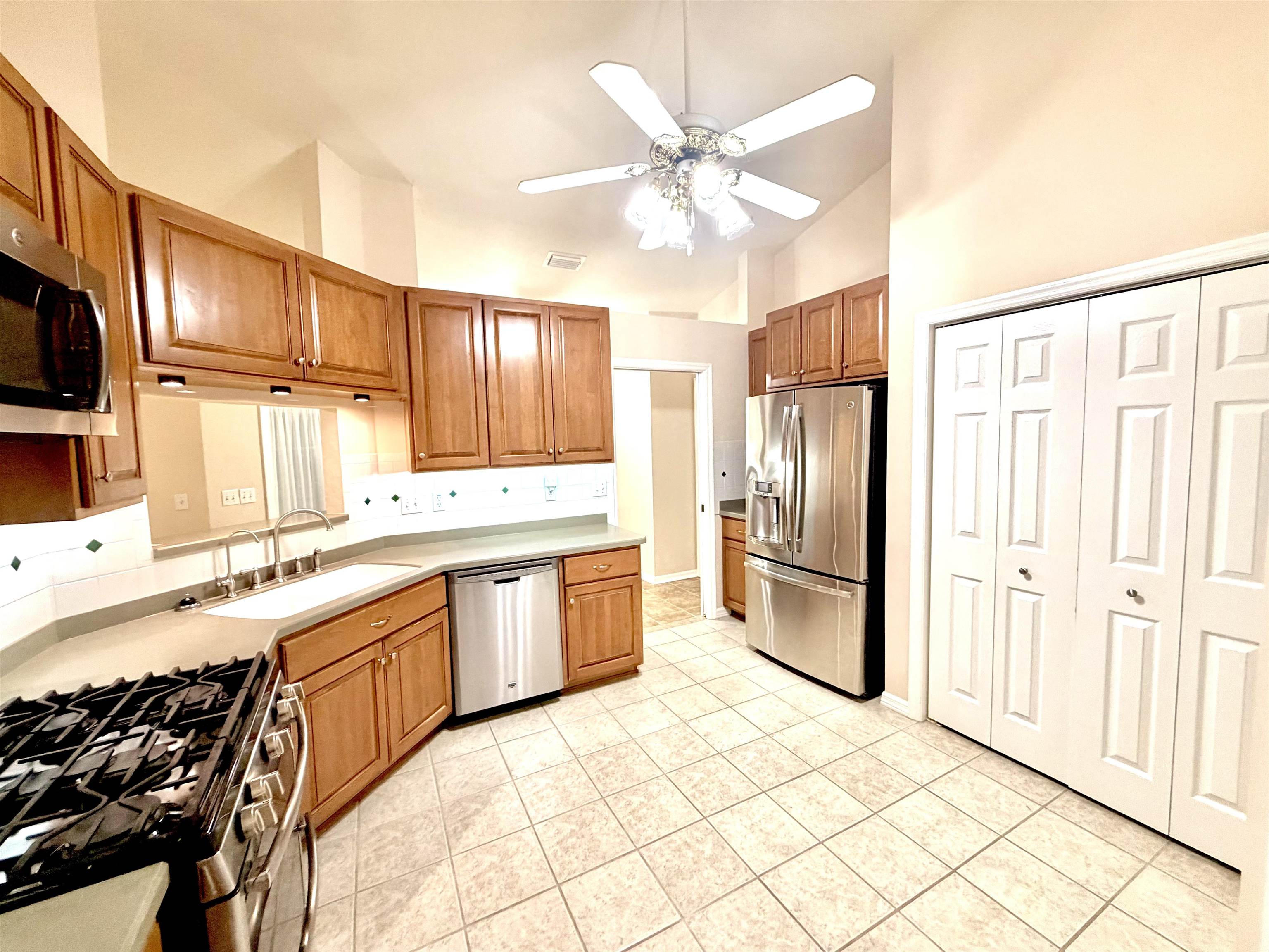 Image 21 of 57 For 147 Confederate Point Rd