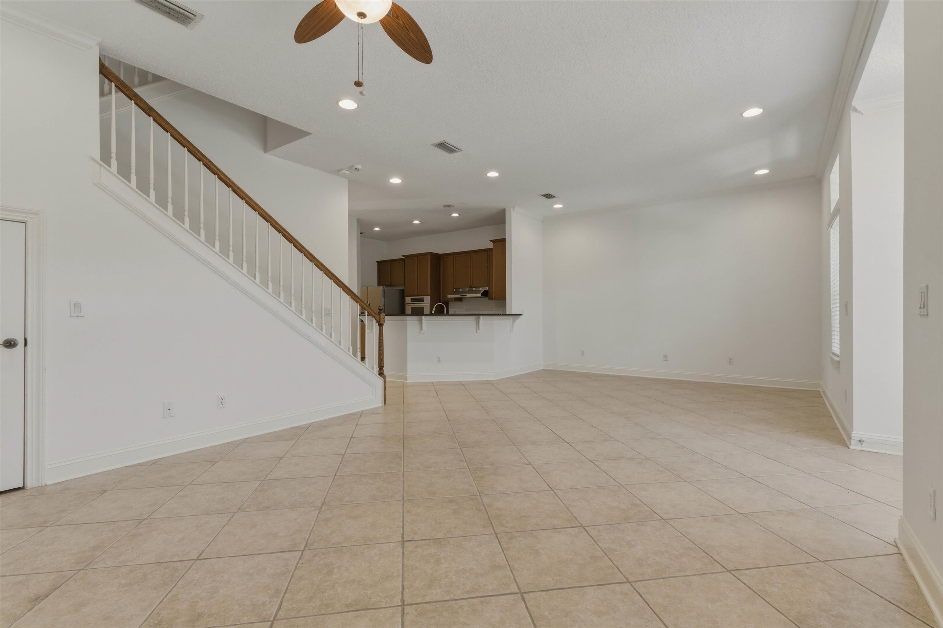 Image 18 of 76 For 654 Loop Pkwy S