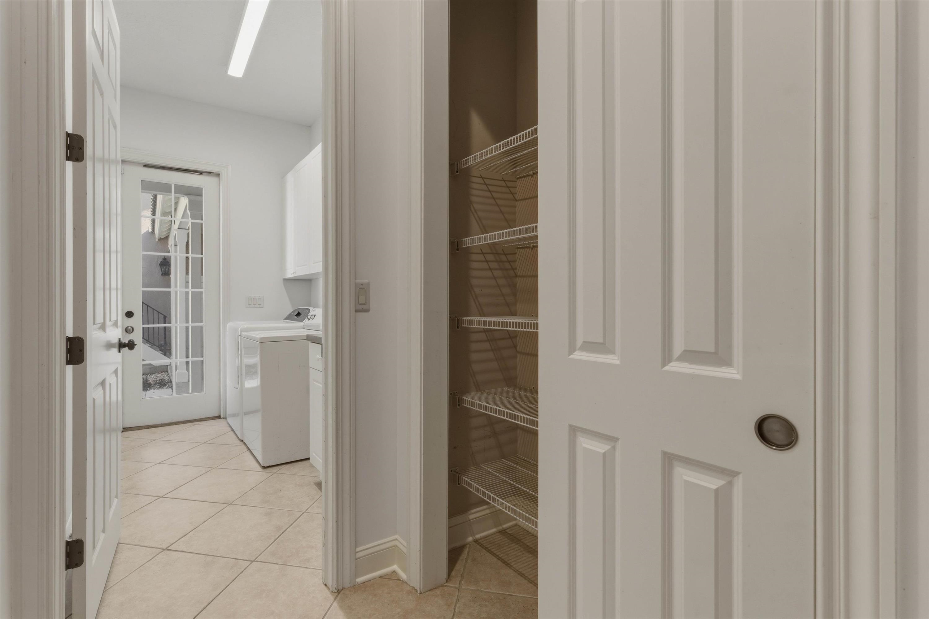 Image 21 of 76 For 654 Loop Pkwy S