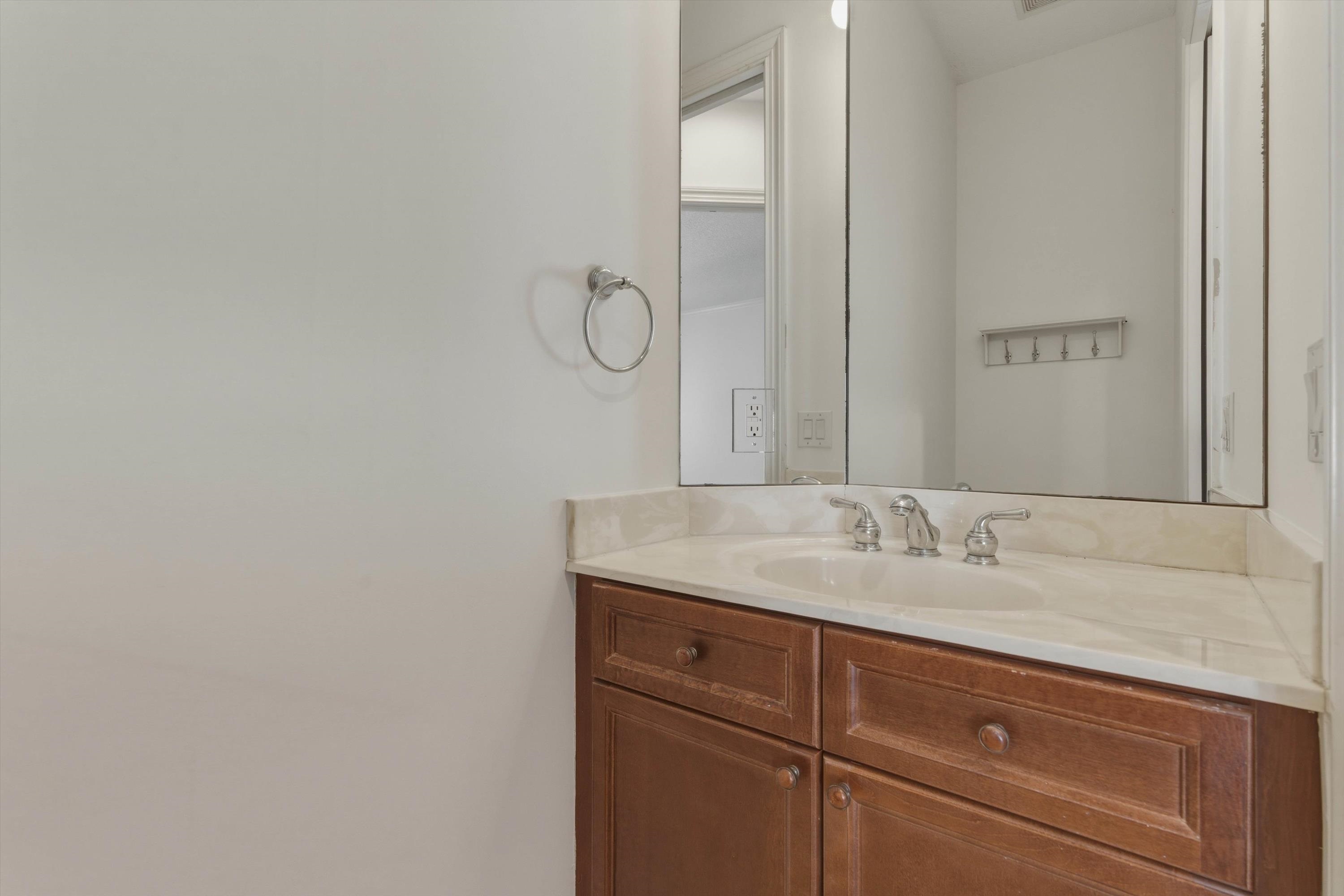 Image 23 of 76 For 654 Loop Pkwy S