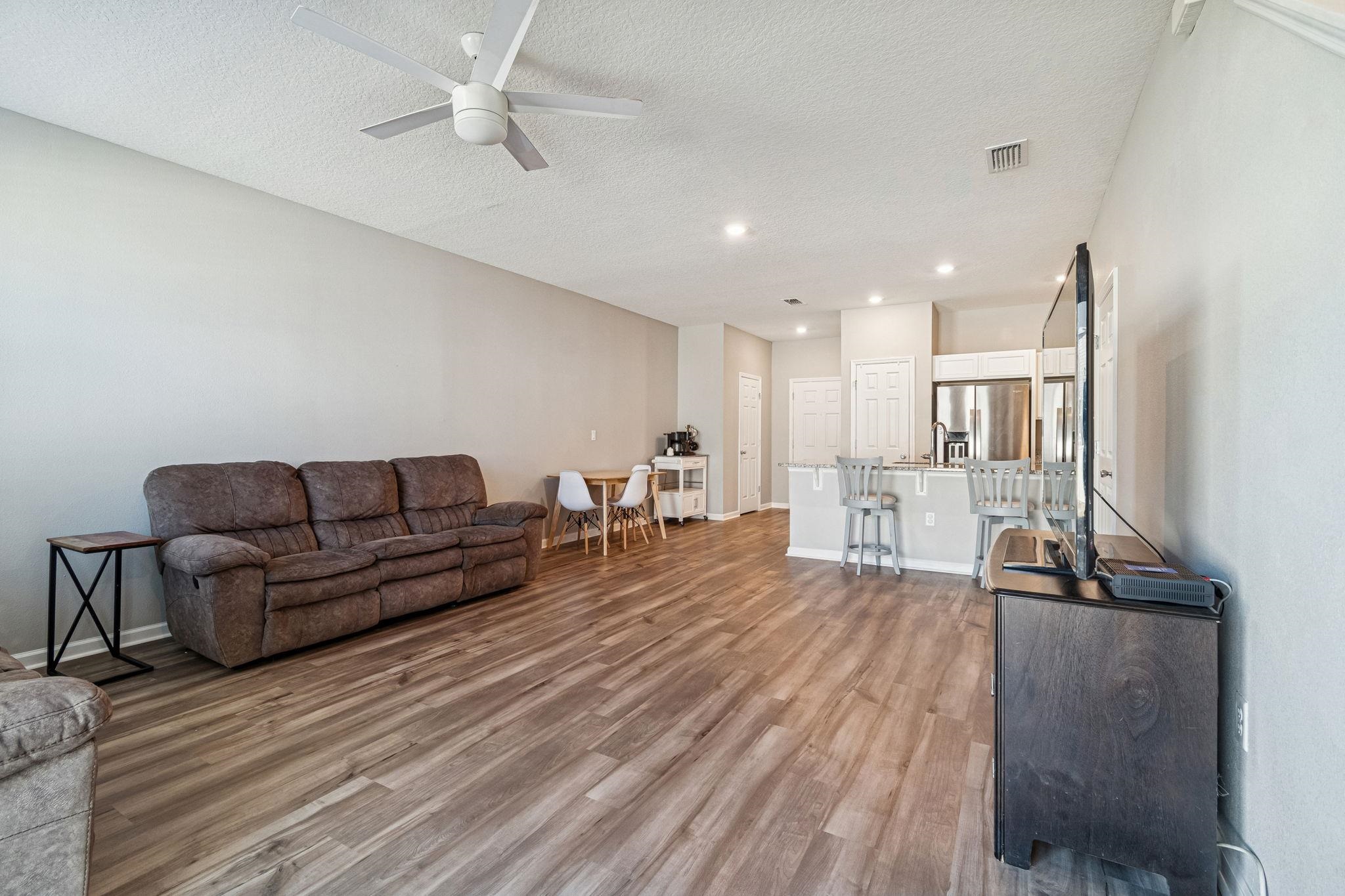 Image 19 of 41 For 156 Great Star Court