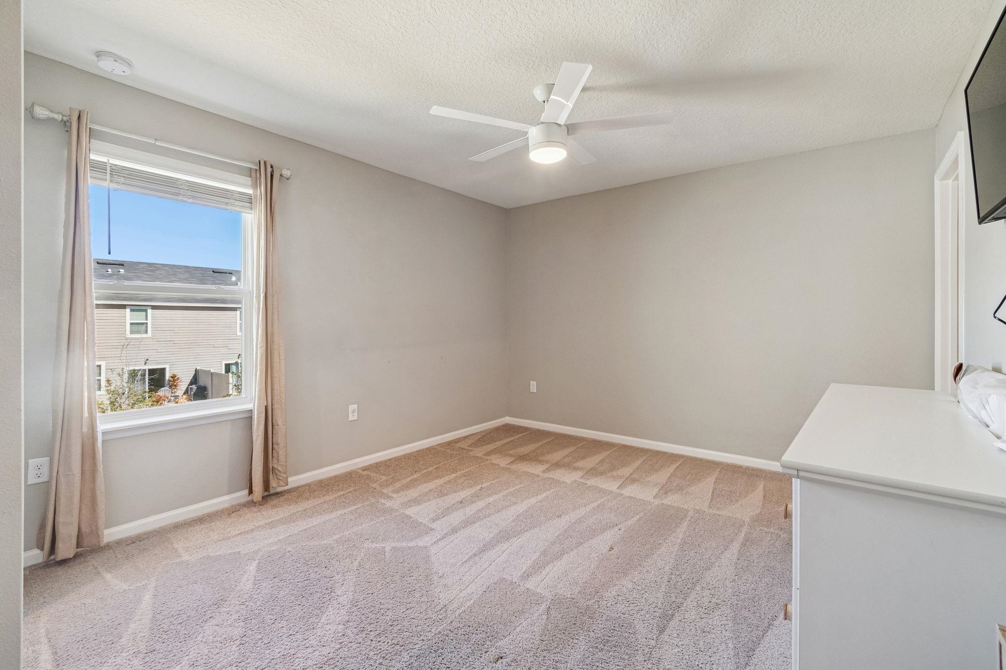 Image 22 of 41 For 156 Great Star Court