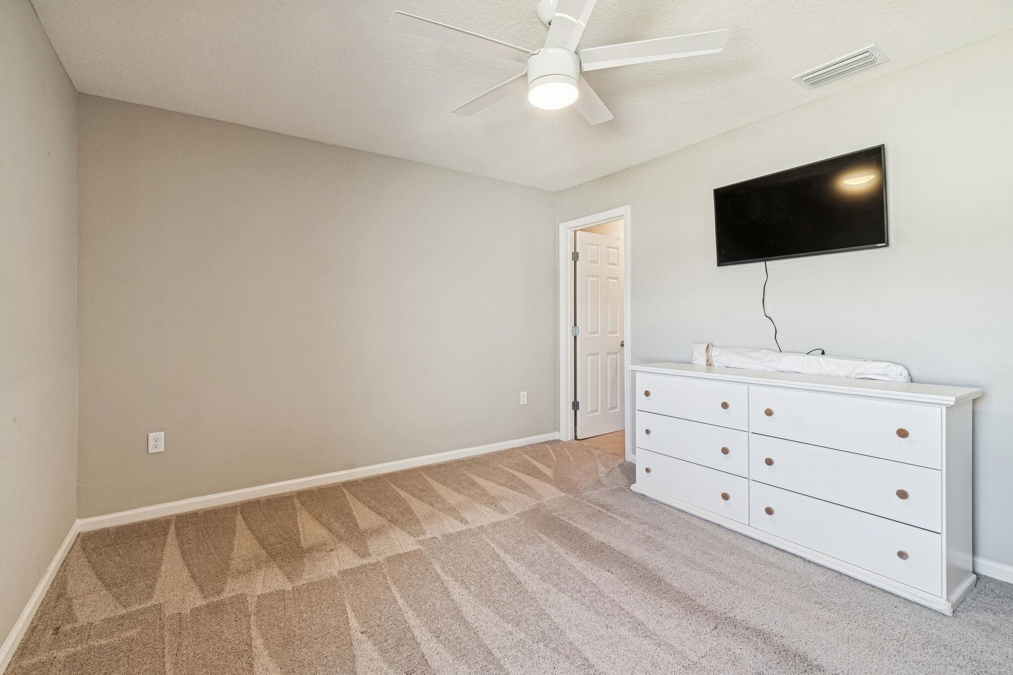 Image 23 of 41 For 156 Great Star Court