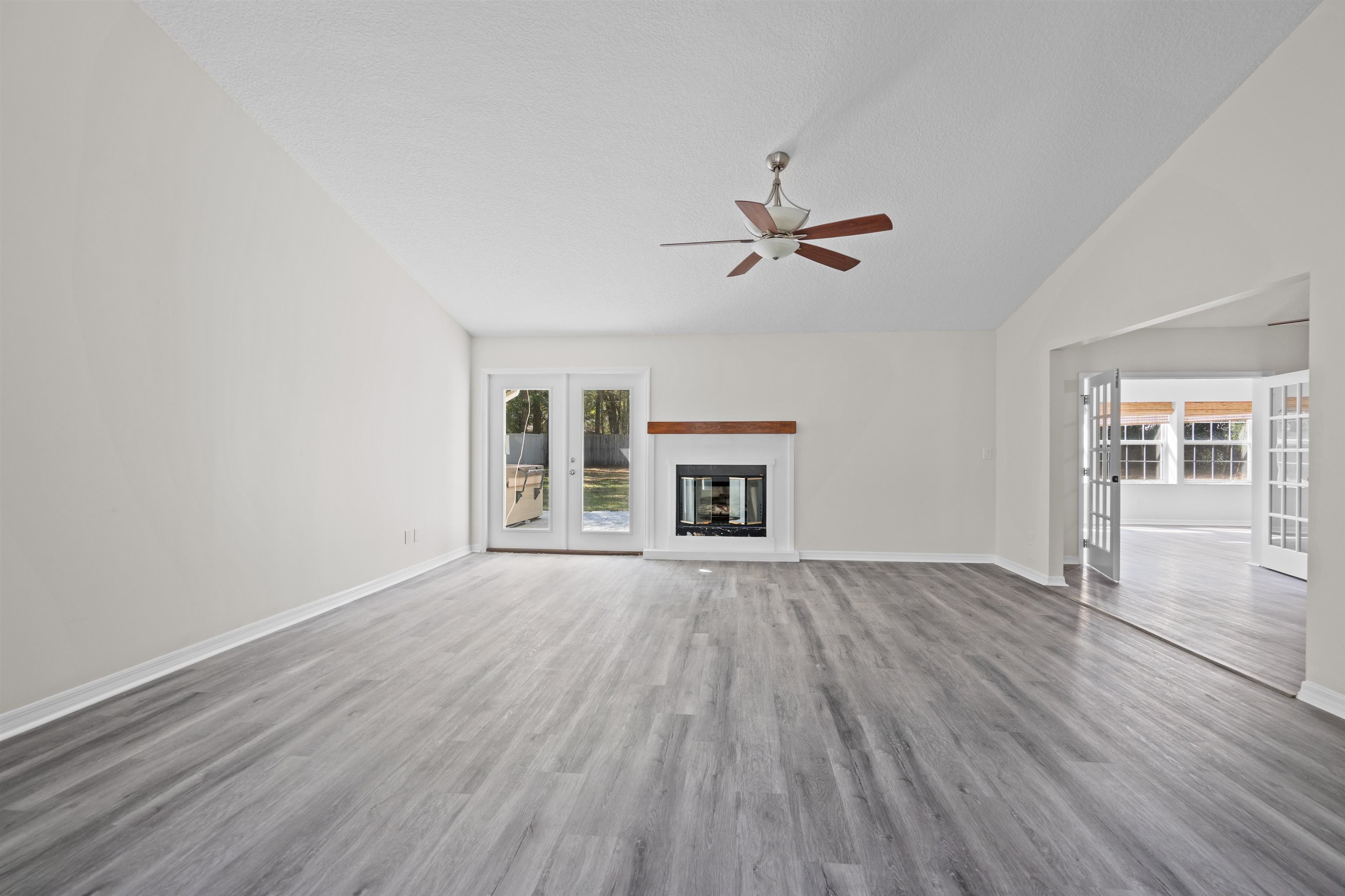 Image 10 of 31 For 3508 Kings Rd S