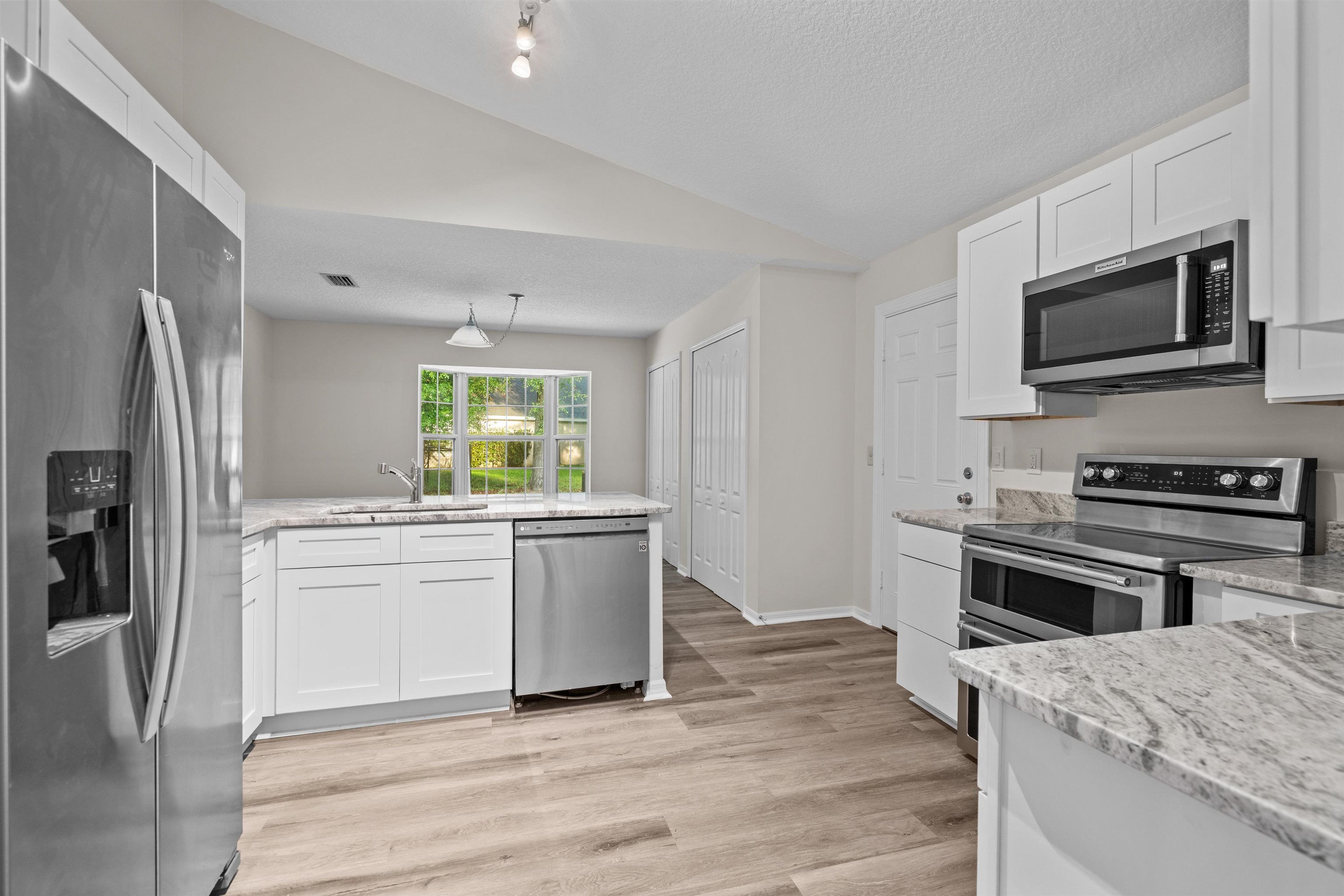 Image 17 of 31 For 3508 Kings Rd S