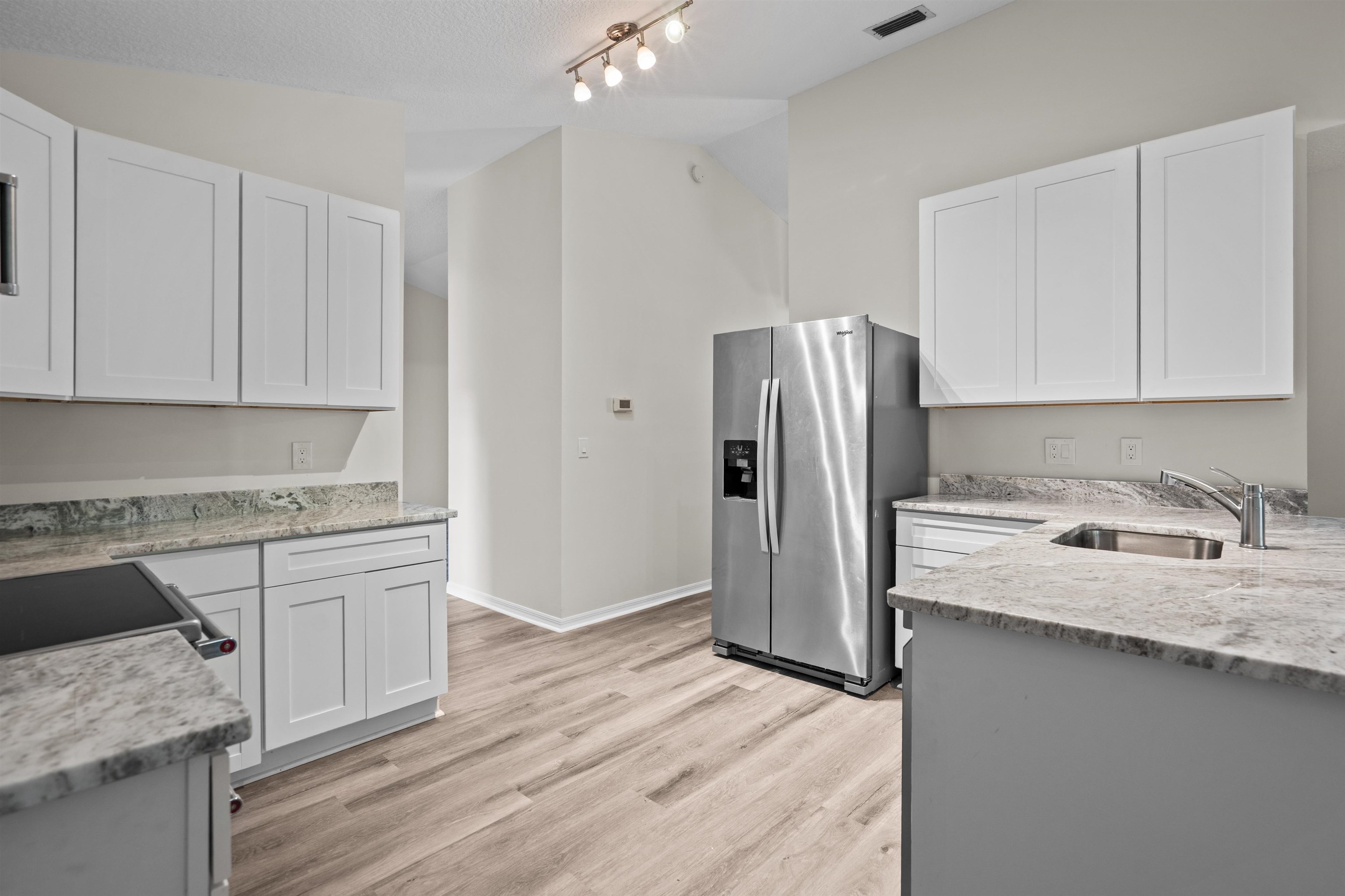 Image 18 of 31 For 3508 Kings Rd S